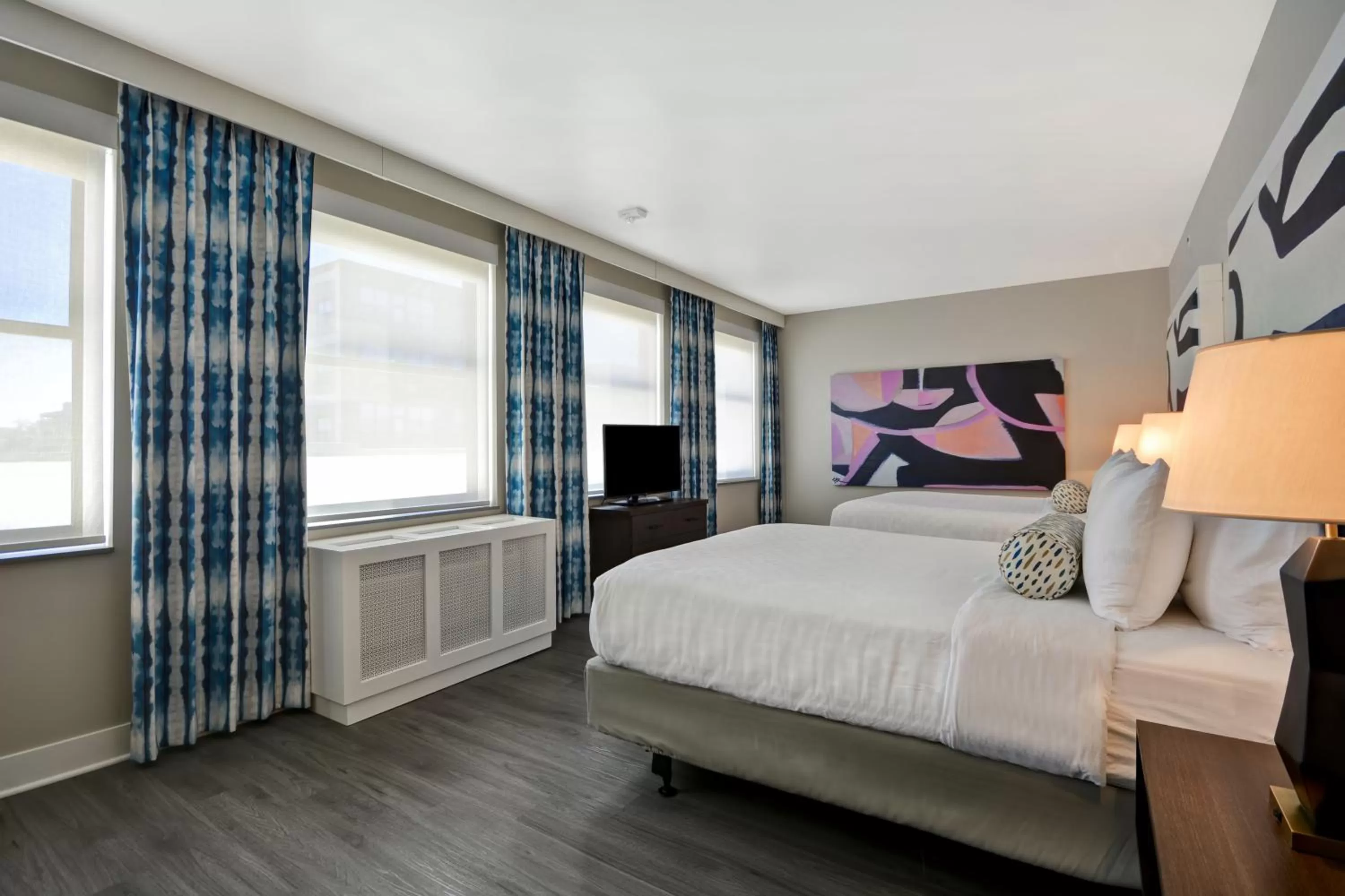 Photo of the whole room, Bed in Hotel Indigo Kansas City - The Crossroads by IHG