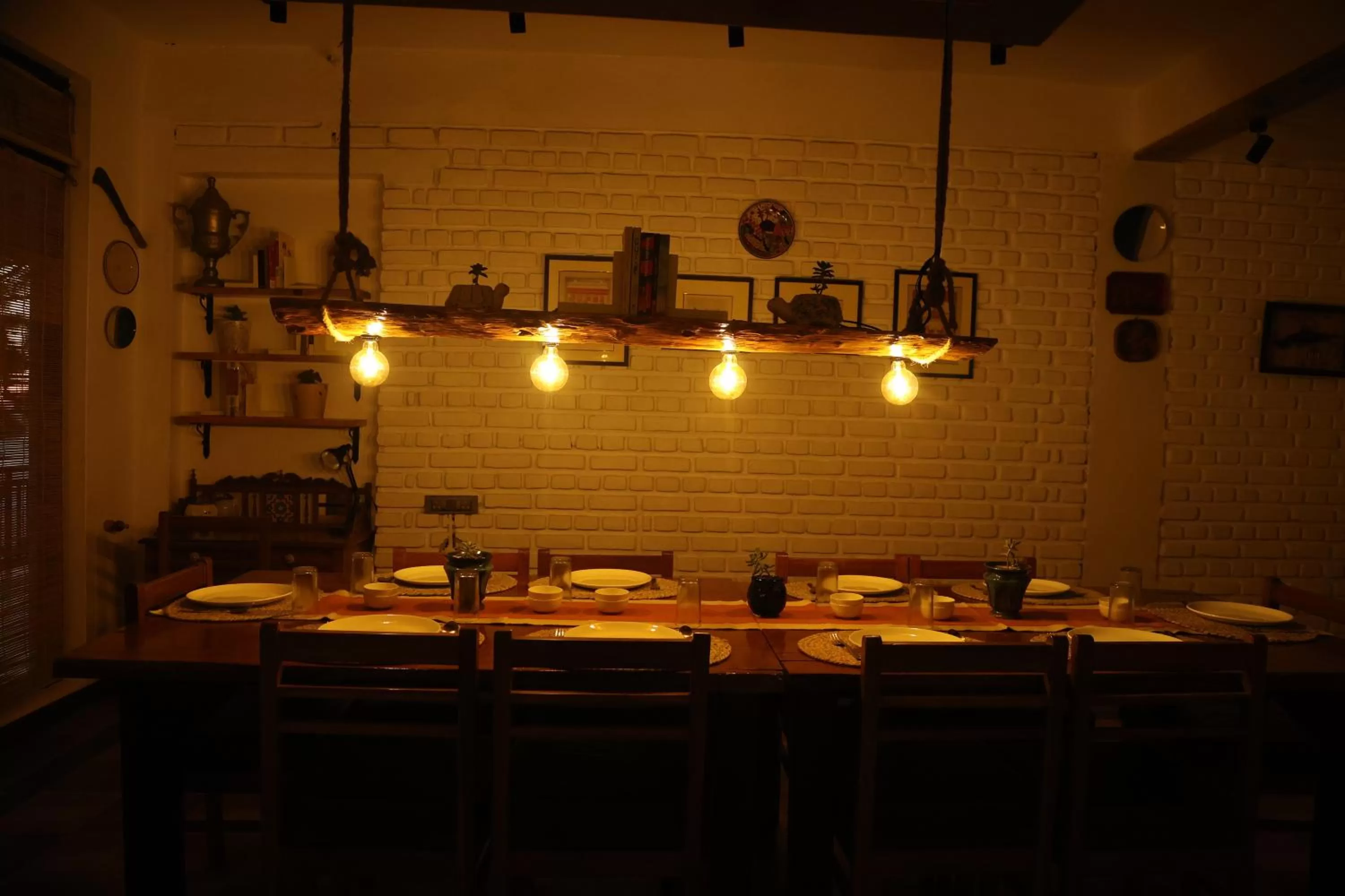 Restaurant/places to eat in The Lanswood Estate