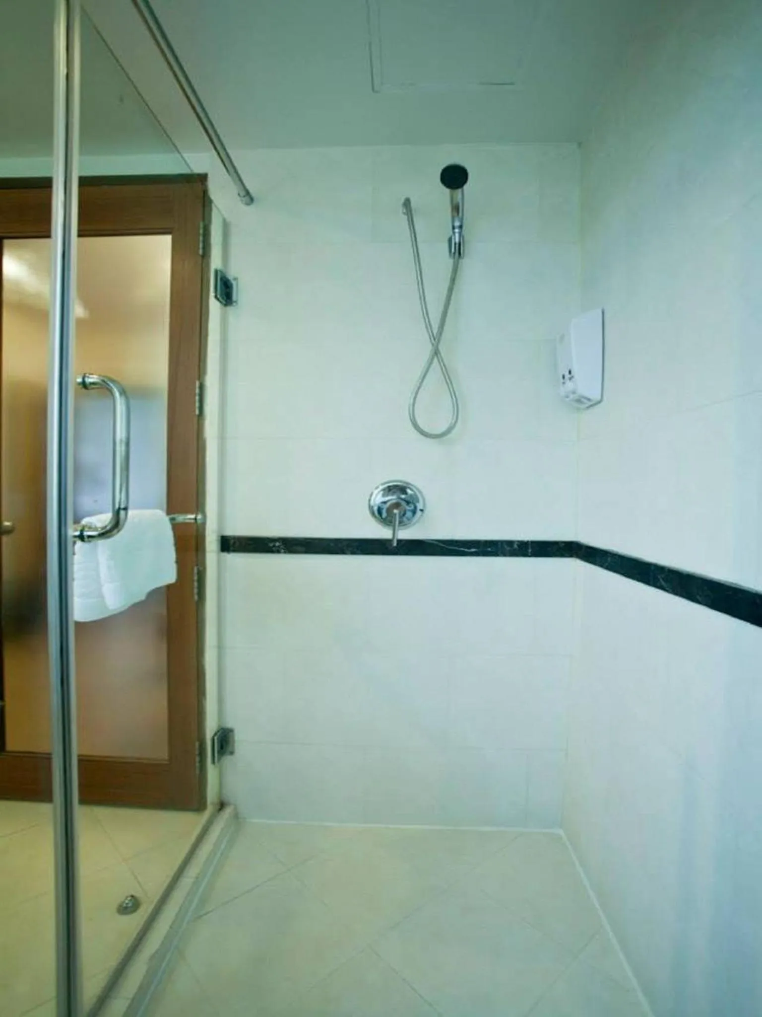 Shower in The Seasons Bangkok Huamark