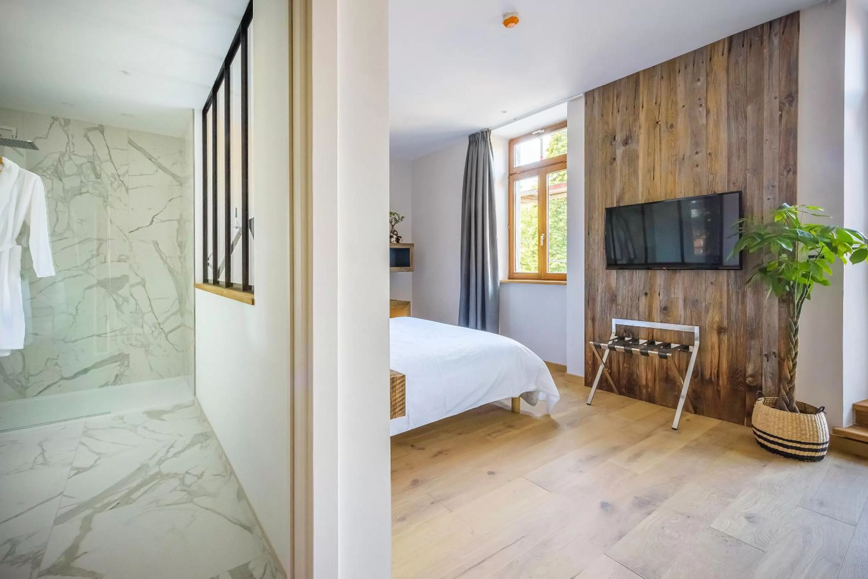 Photo of the whole room, Bed in Hôtel La Garenne