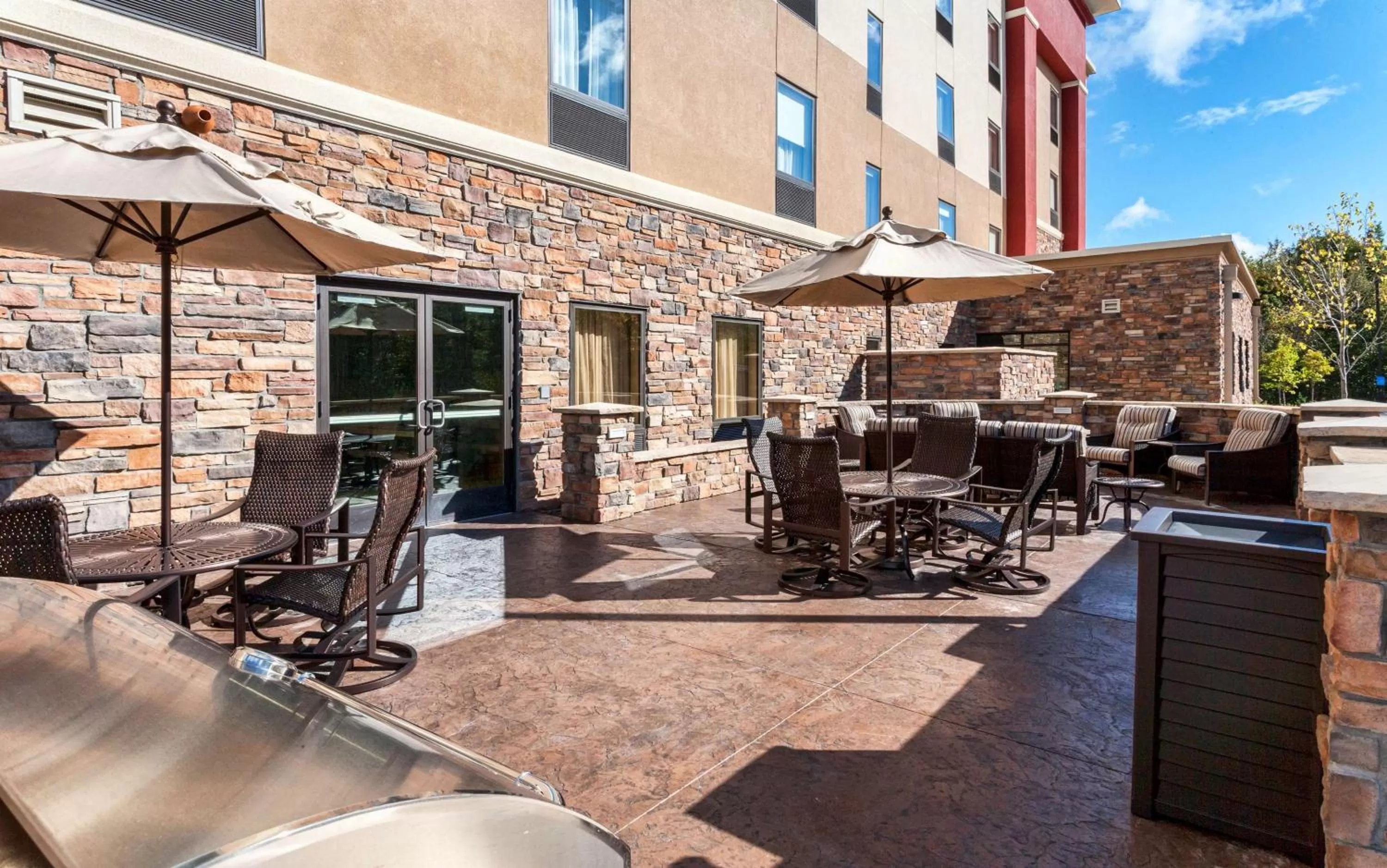 Patio in Hampton Inn & Suites Duluth North Mn