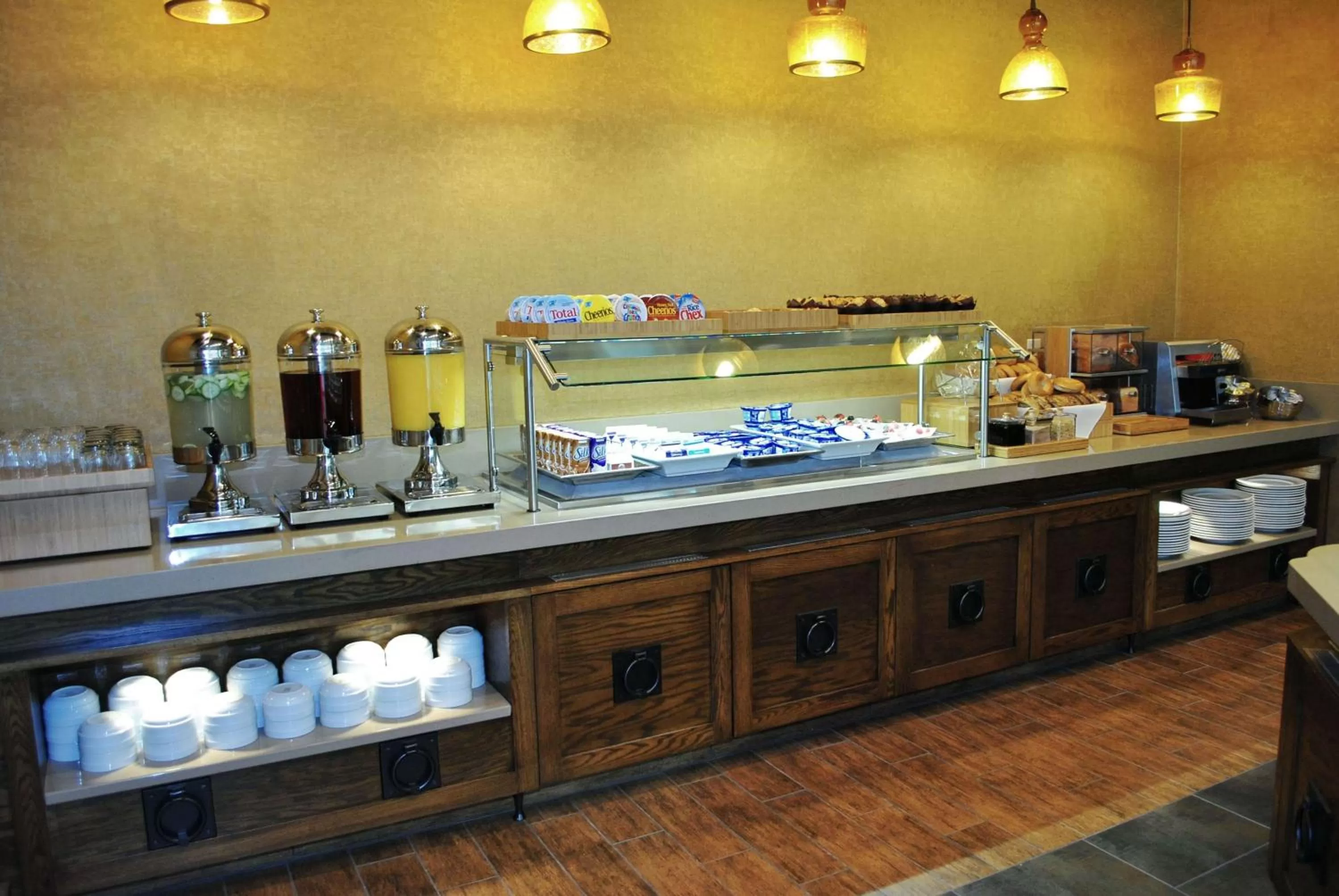Dining area in DoubleTree by Hilton Hotel Reading