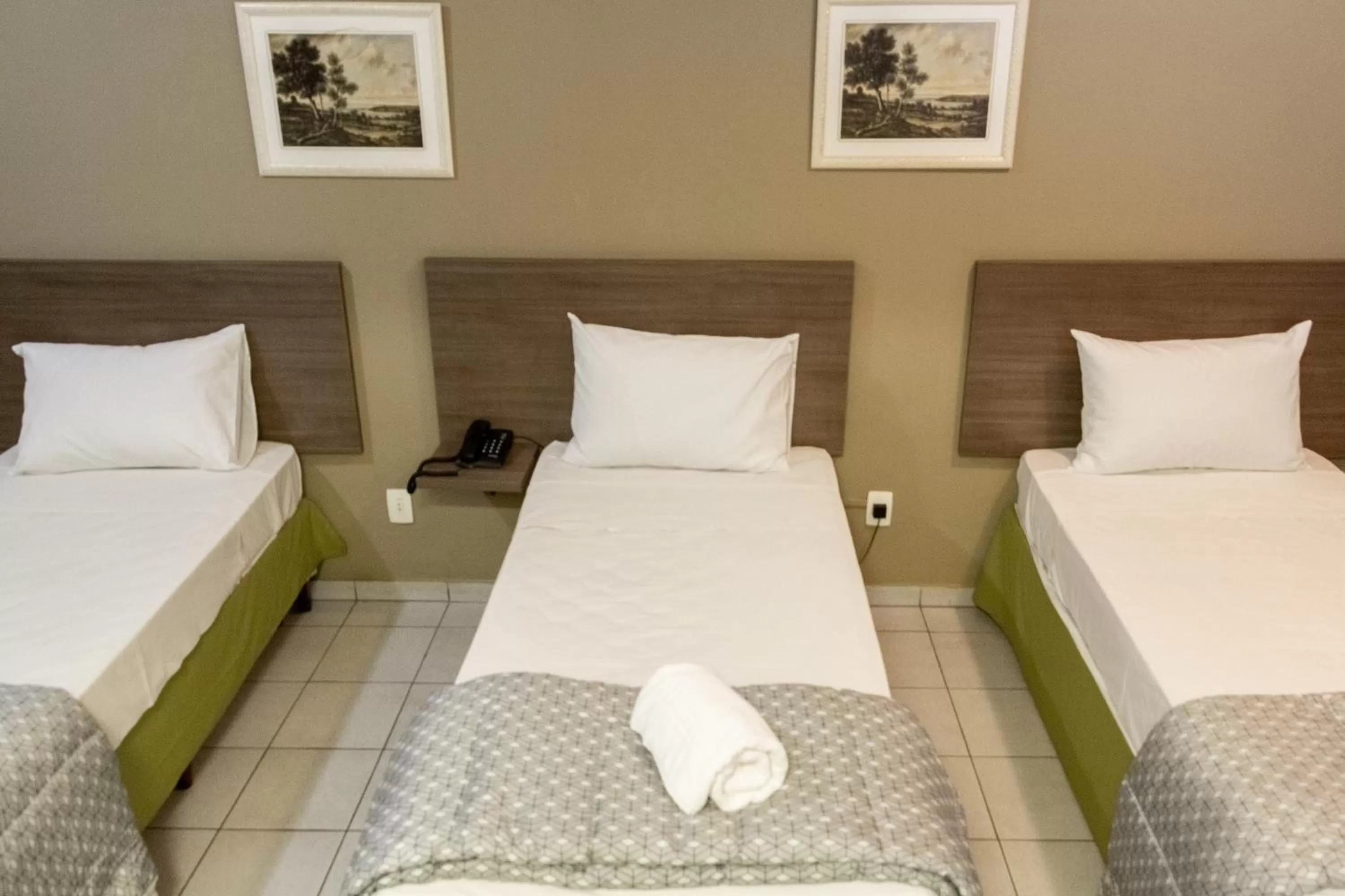 Bedroom, Bed in Astor Hotel