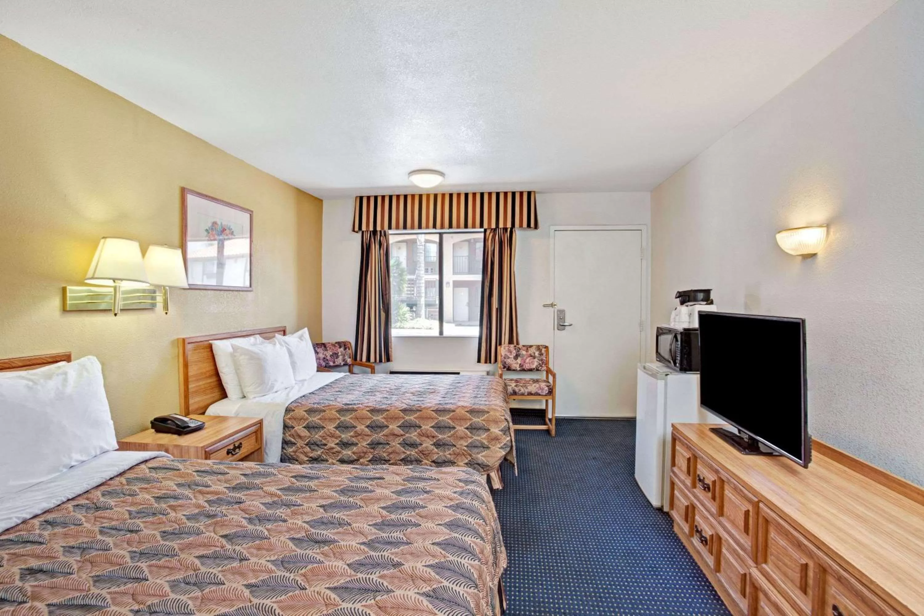 Photo of the whole room, Bed in Travelodge by Wyndham Banning Casino and Outlet Mall