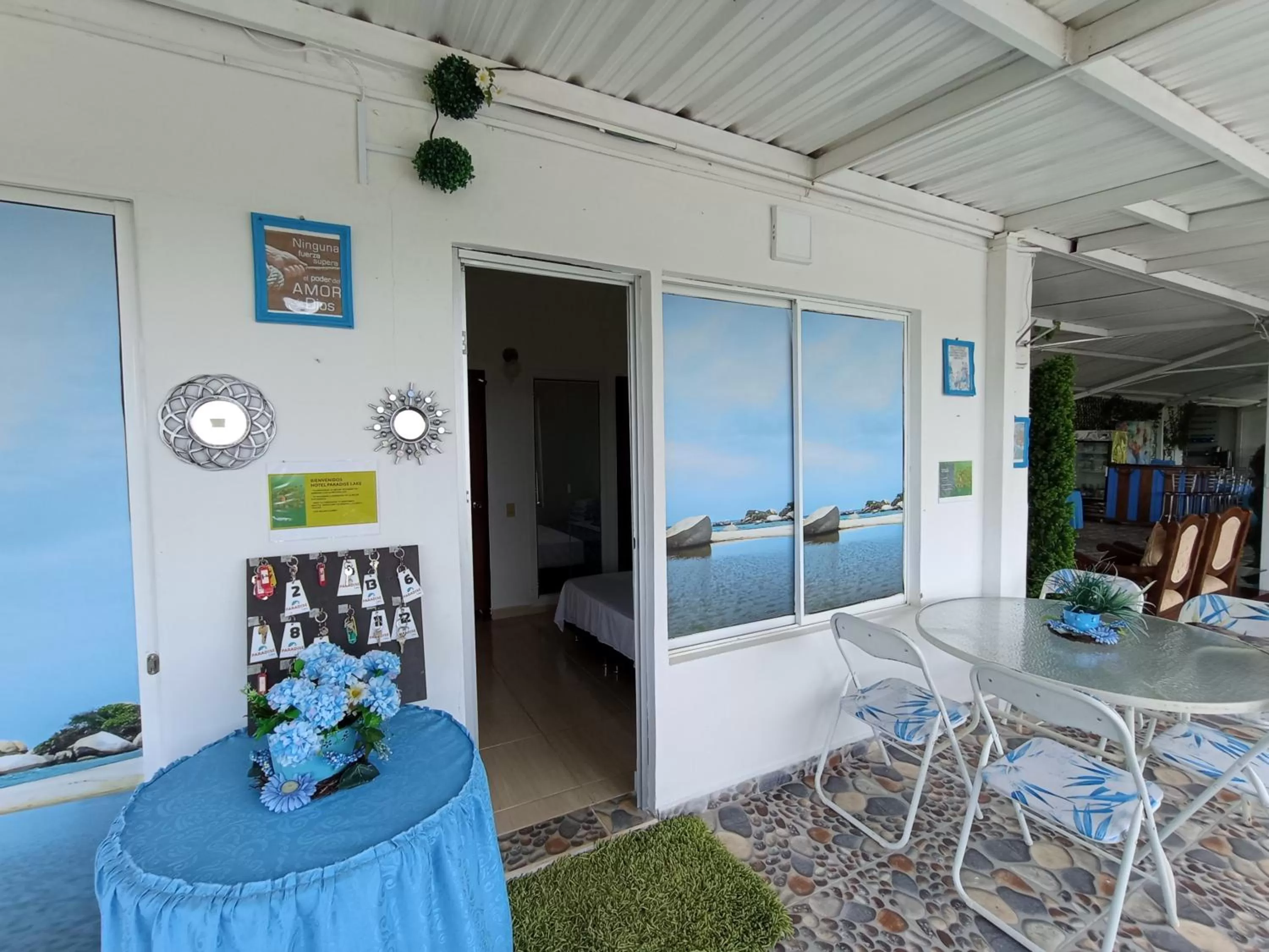 Seating area in Paradise Lake Finca Hotel