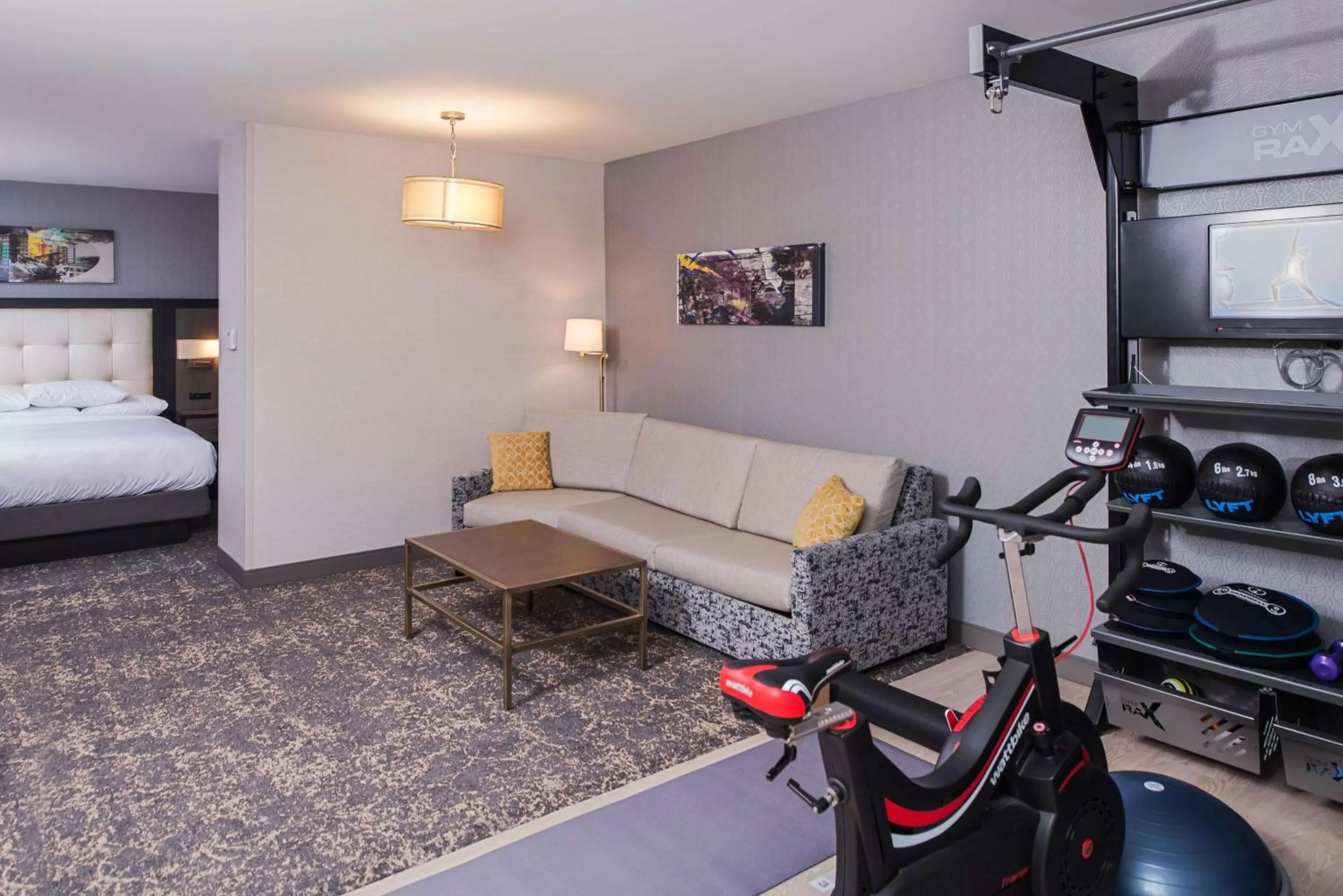 Living room in DoubleTree by Hilton Utica