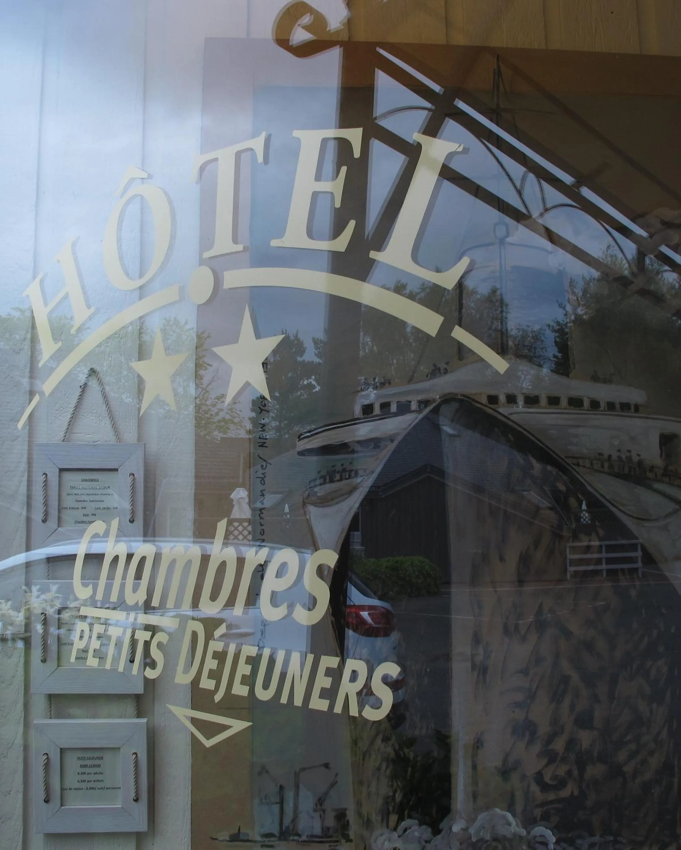 Facade/entrance in Hotel Nuit Et Jour - La Maison de Lucile
