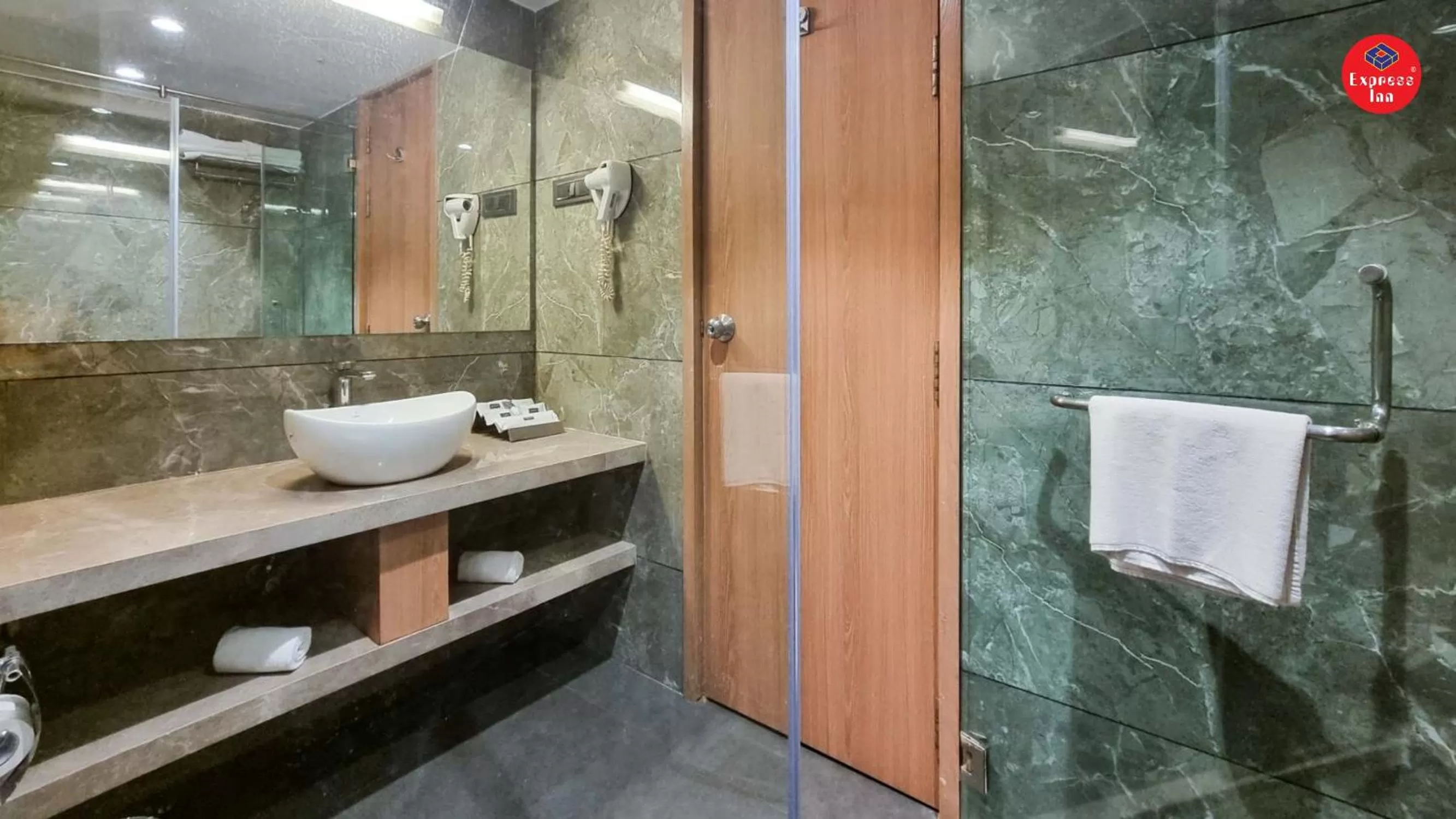 Shower in Express Inn The Business Luxury Hotel