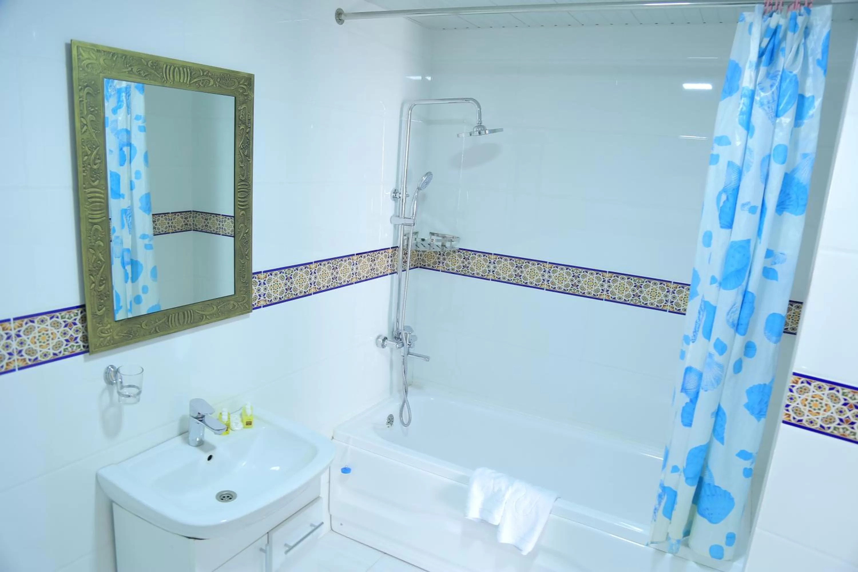 Shower, Bathroom in As-Salam Boutique Hotel