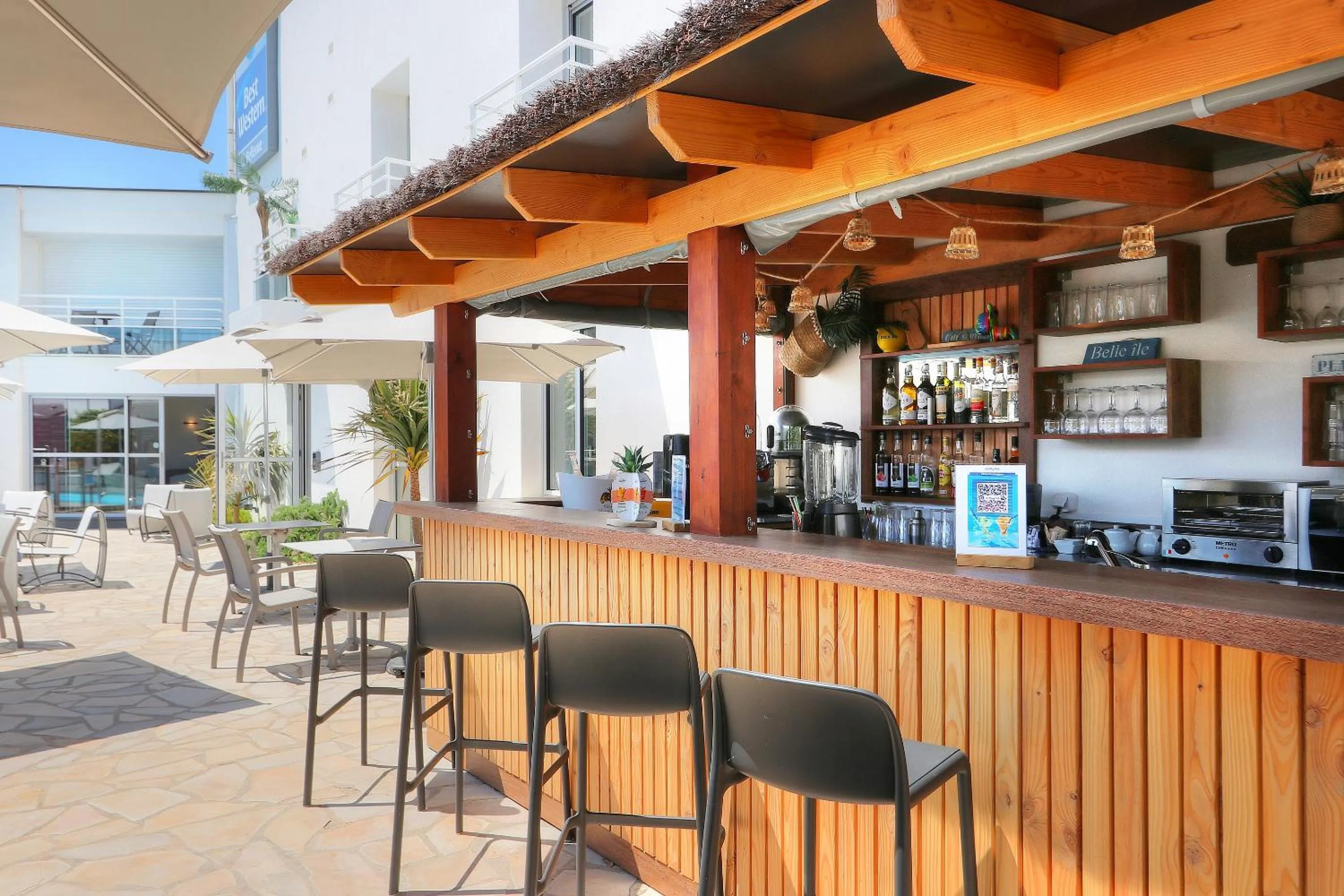 Pool view in Best Western Hôtel Le Bellevue Quiberon