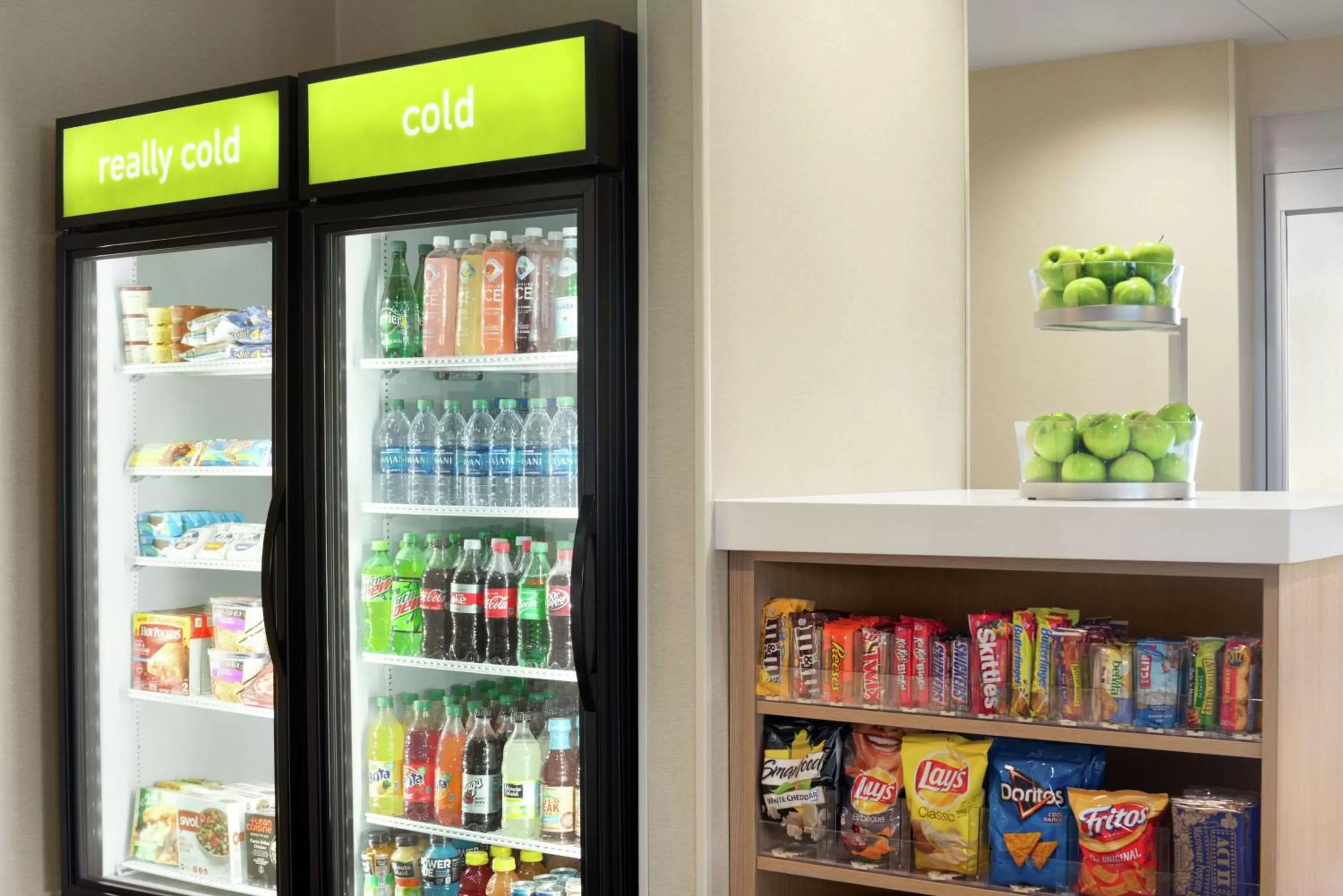 Restaurant/places to eat in Home2 Suites By Hilton Overland Park, Ks