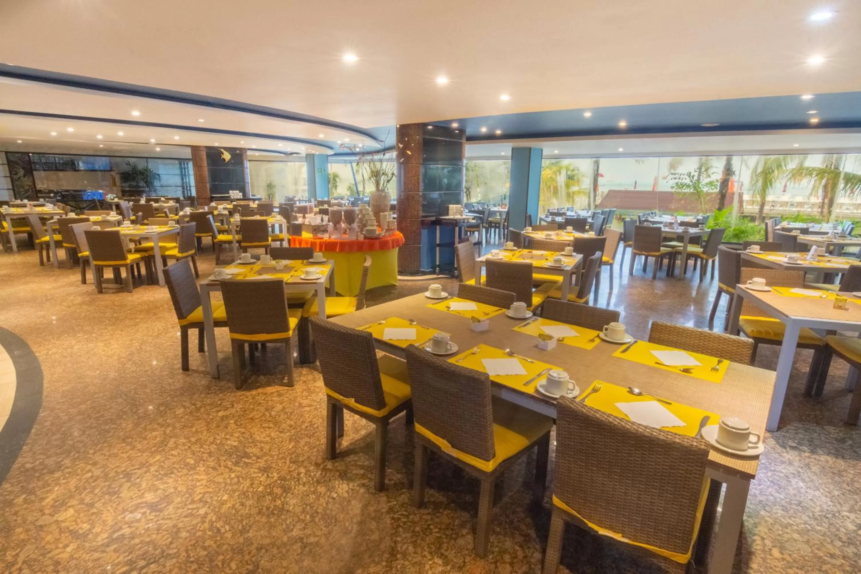 Restaurant/places to eat in GHL Hotel Sunrise