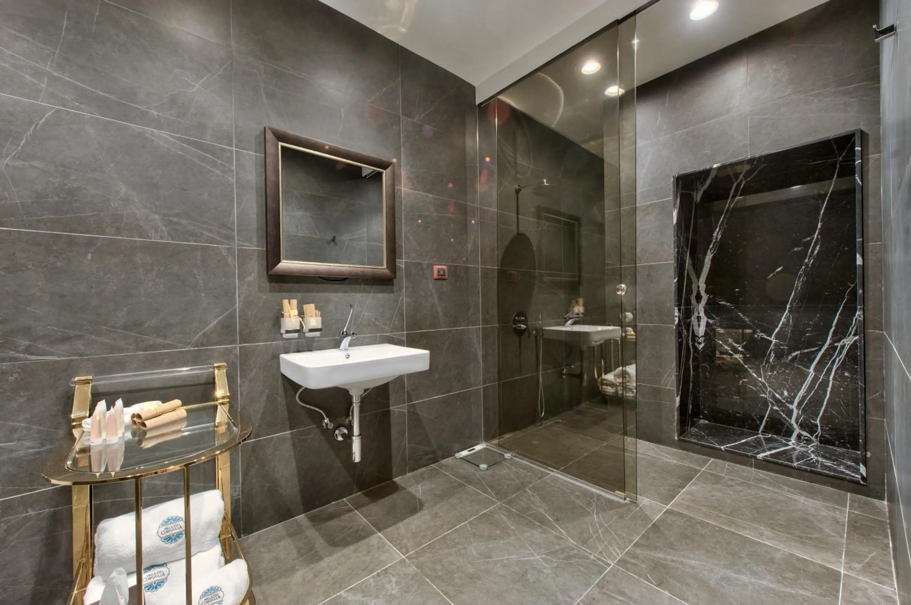 Bathroom in Palazzo Consiglia - IK Collection