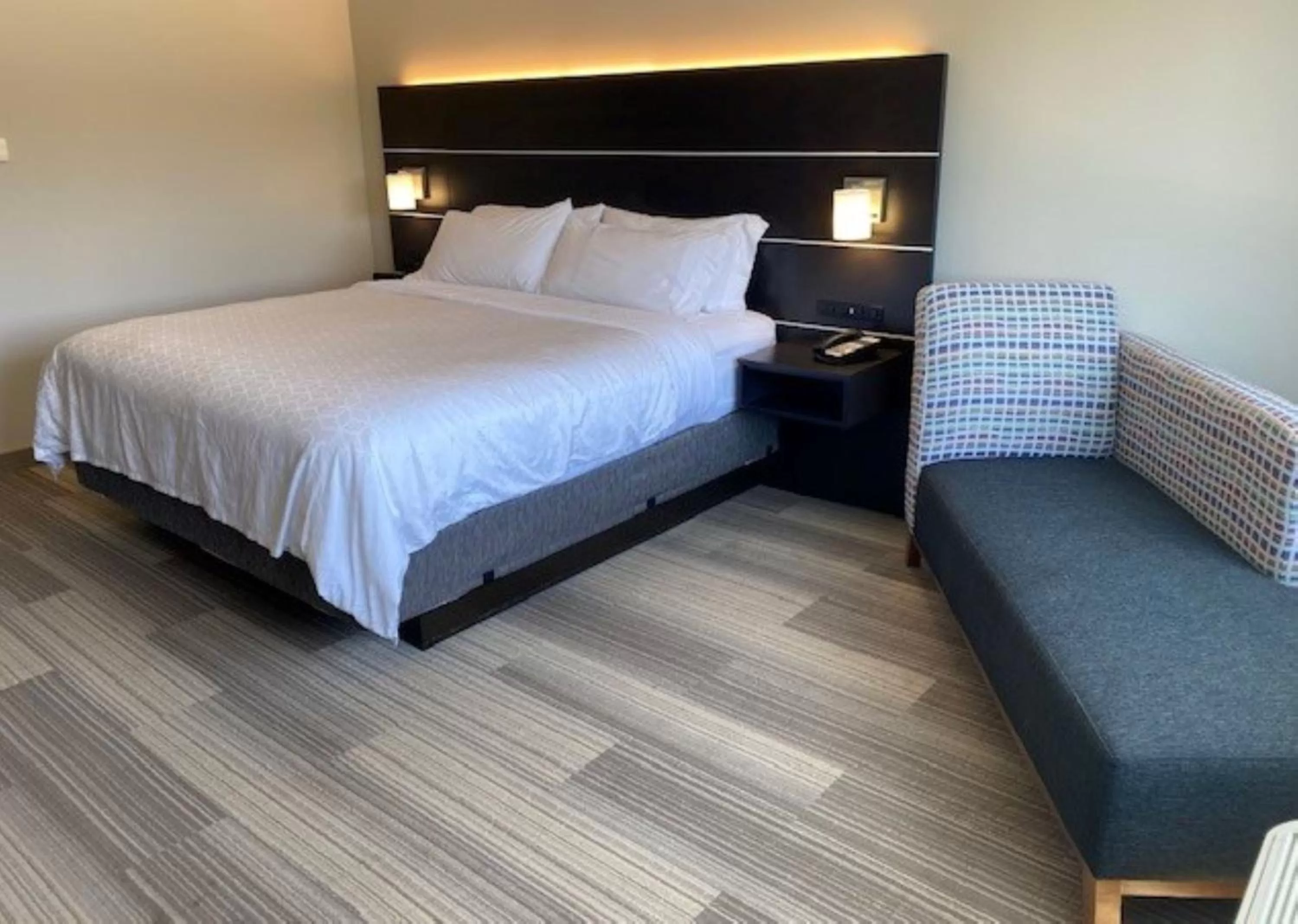 King Room - Hearing Accessible - Non-Smoking in Holiday Inn Express & Suites Warrensburg North, an IHG Hotel