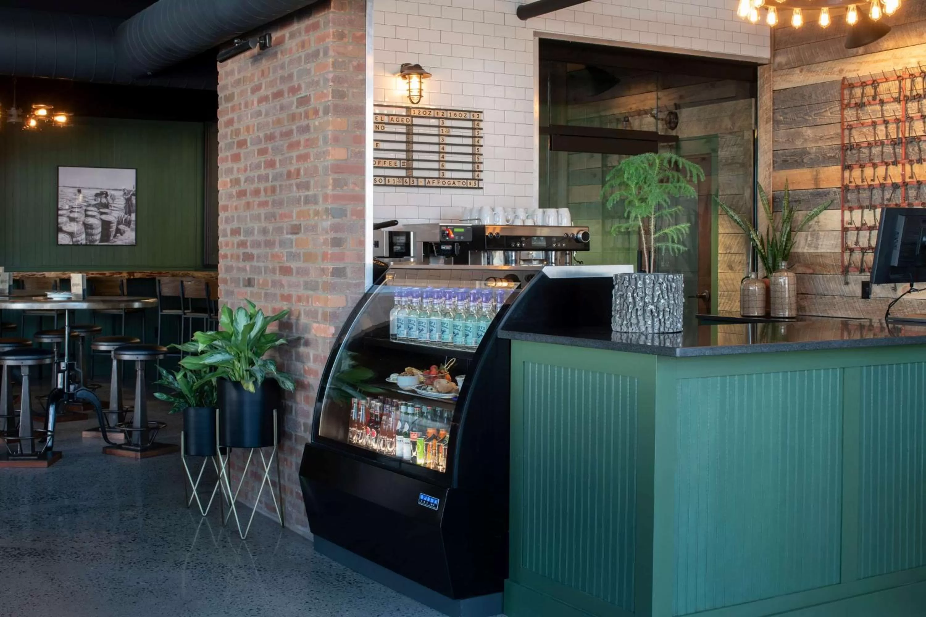 Restaurant/places to eat in Cantilever Hotel, Trademark Collection by Wyndham