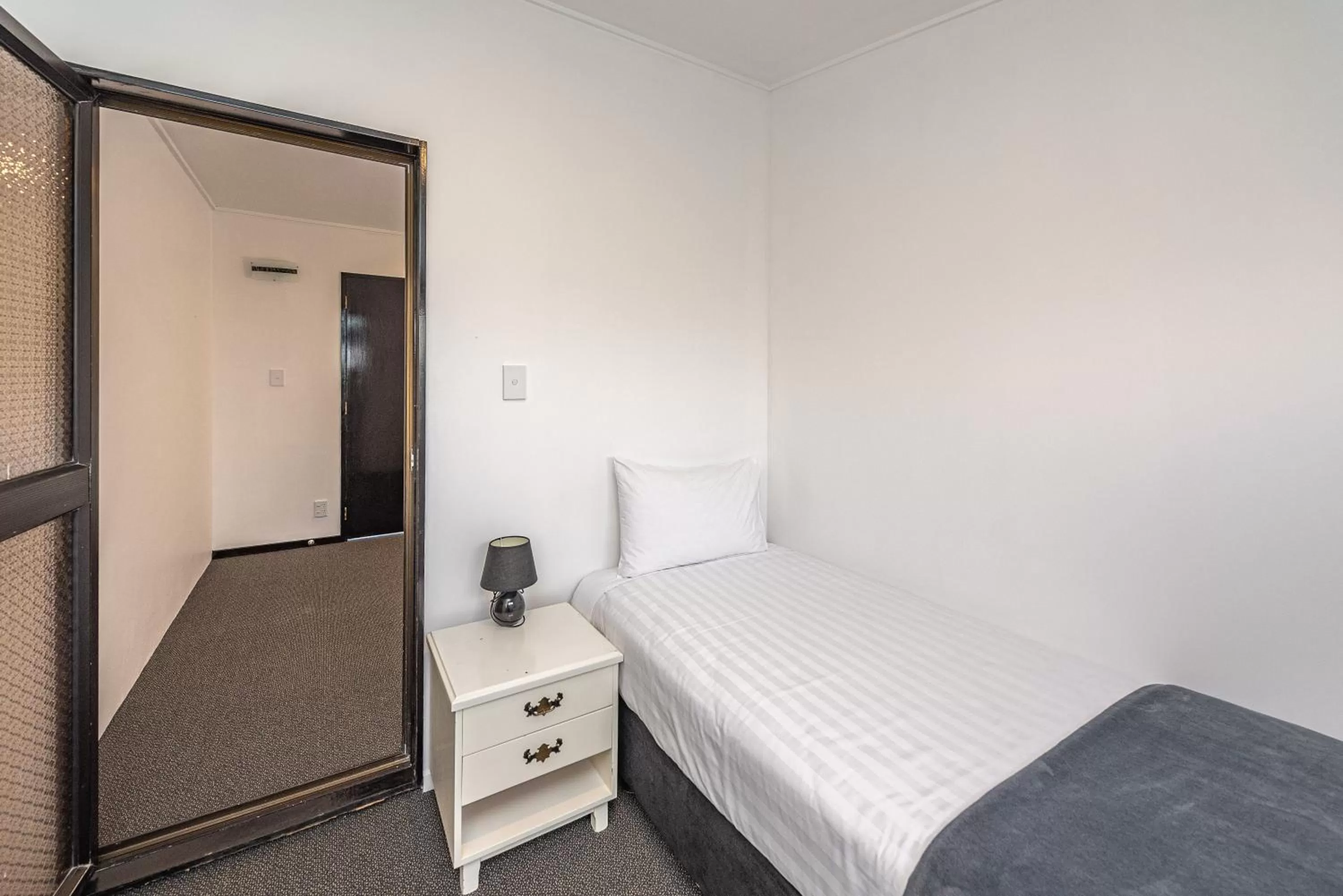 Bedroom, Bed in Burwood Motel
