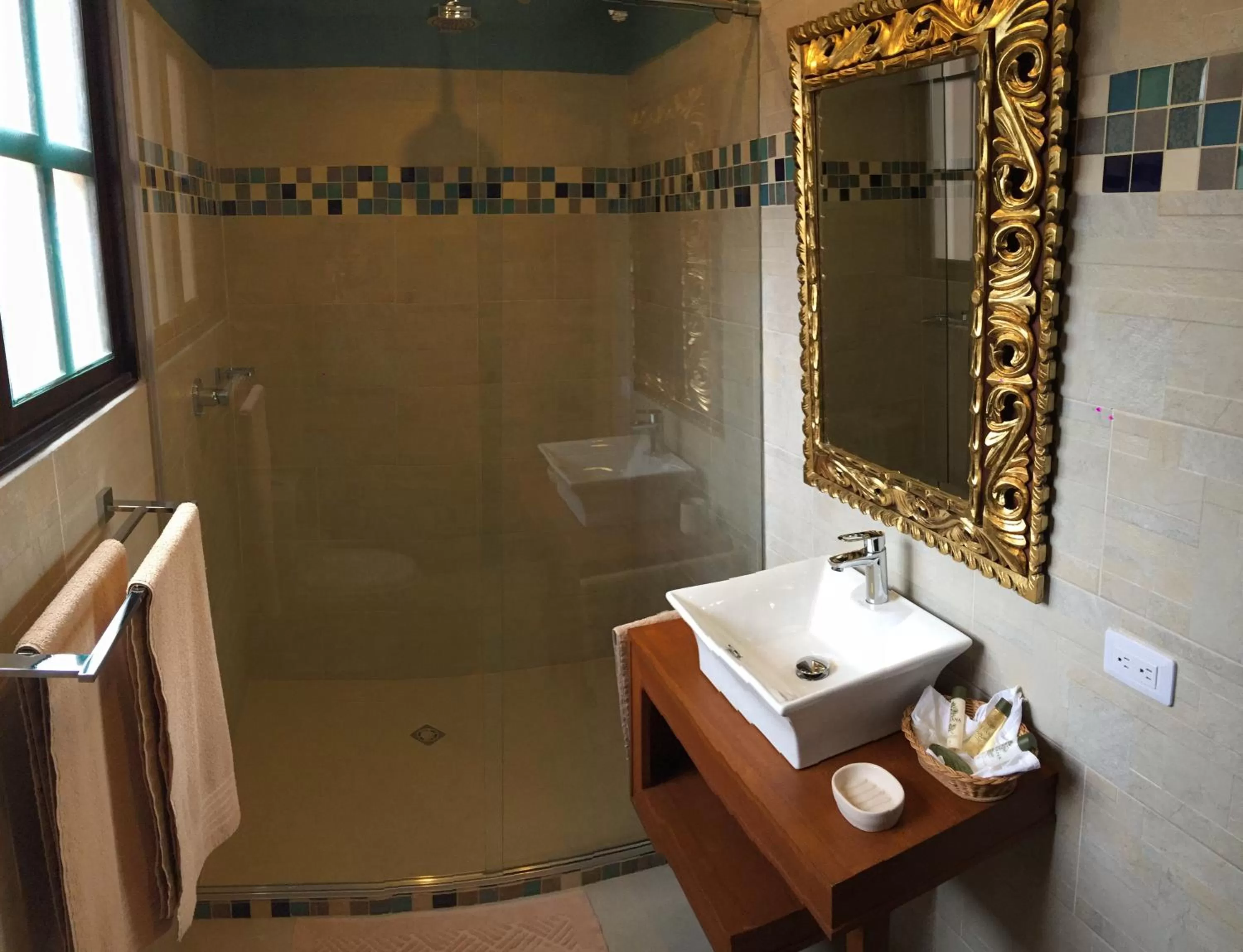 Shower, Bathroom in Monasterio San Agustín, Colombia