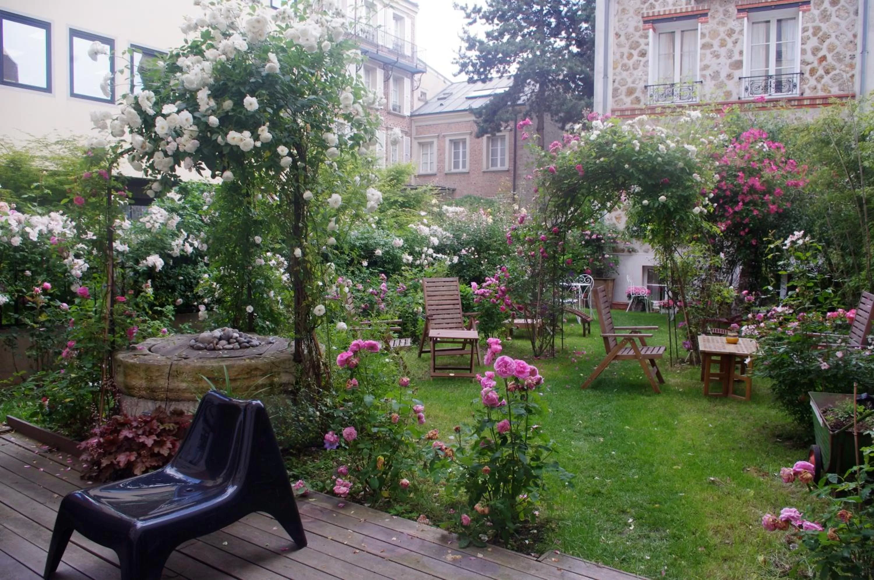 Garden in Villa Escudier Appart-hôtel