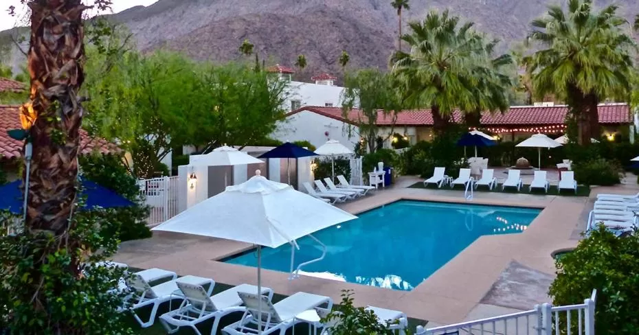 Swimming pool in Alcazar Palm Springs