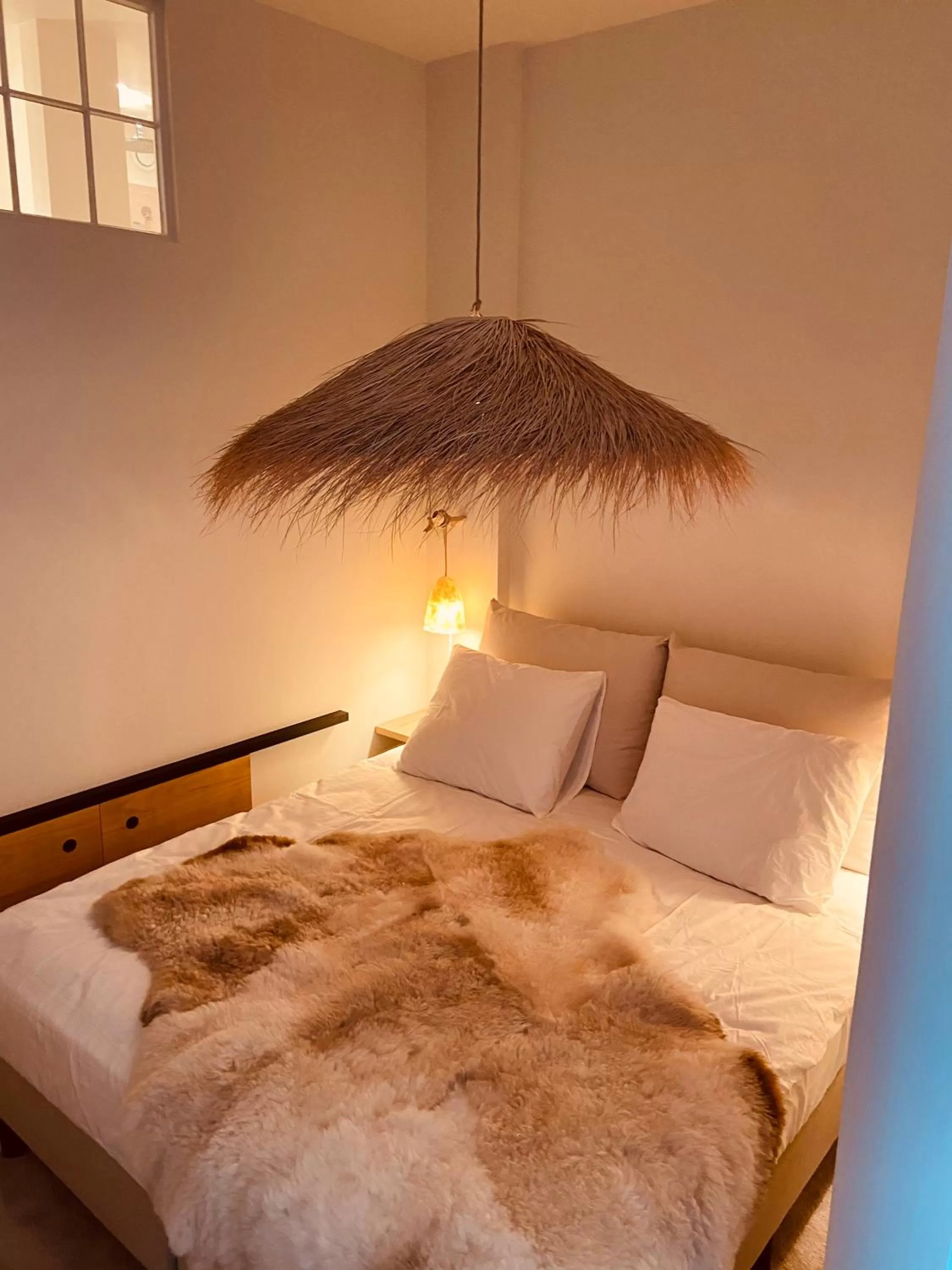 Bed in Logie Marie with hottub in the garden