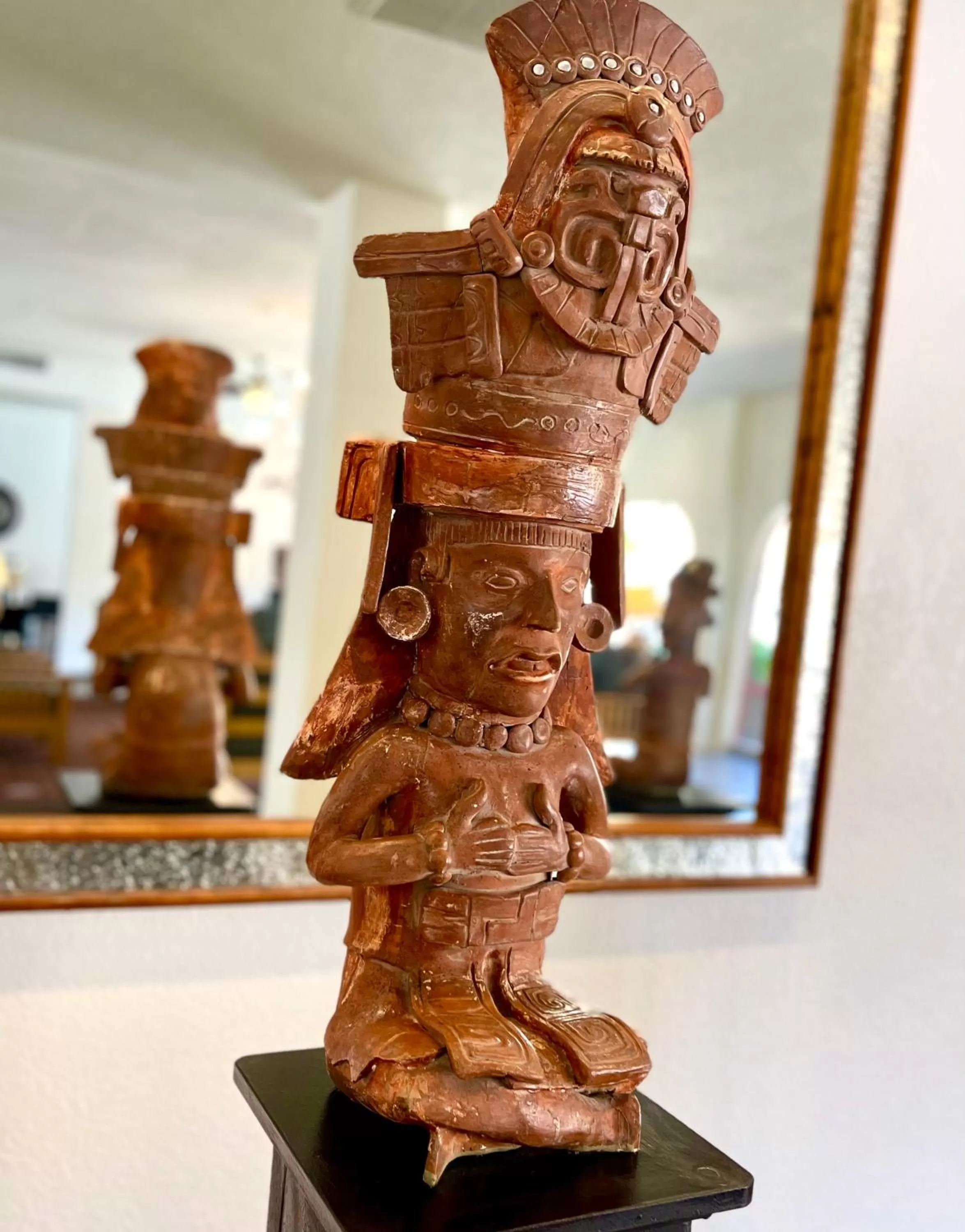 Decorative detail in Hotel Americana