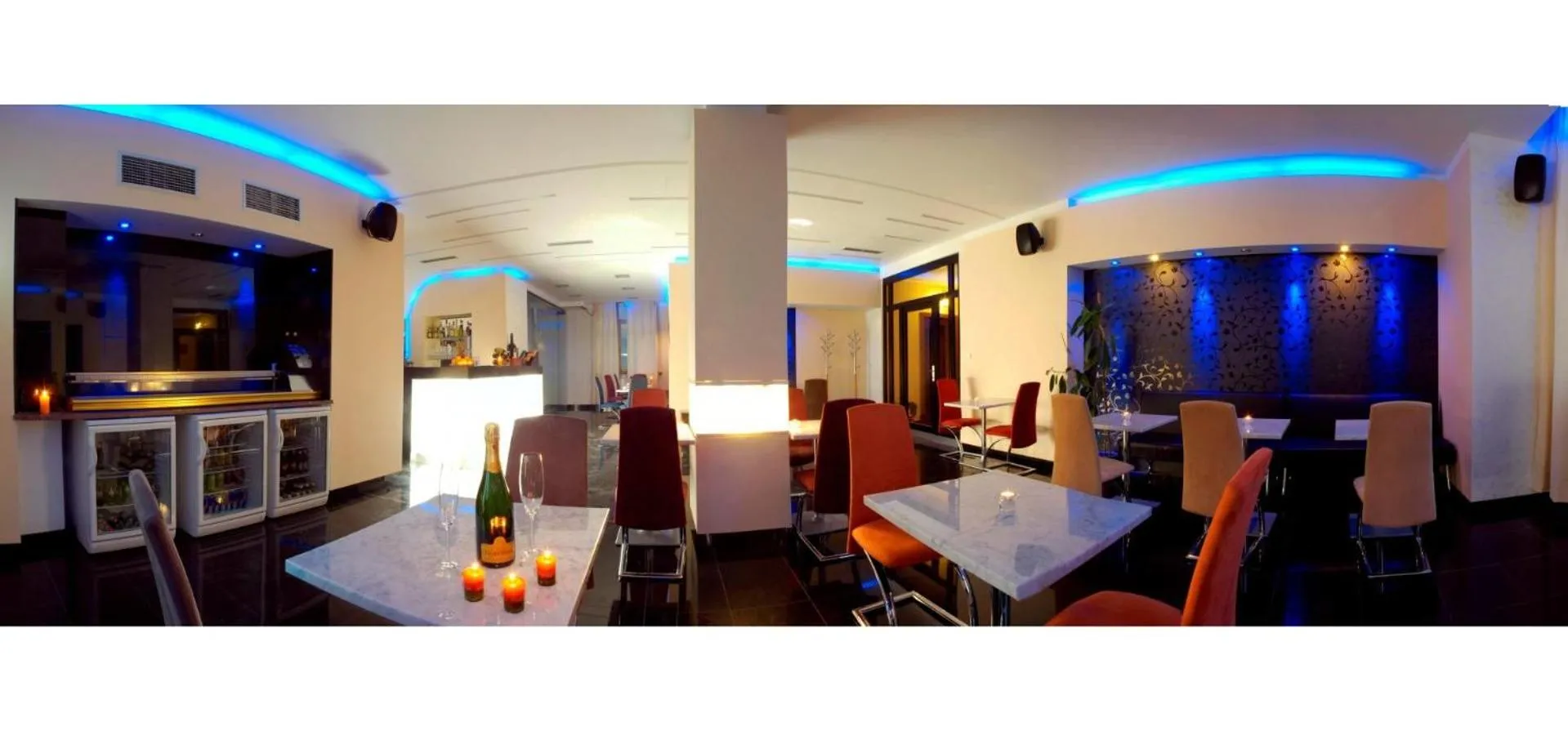 Restaurant/places to eat in Relax Inn