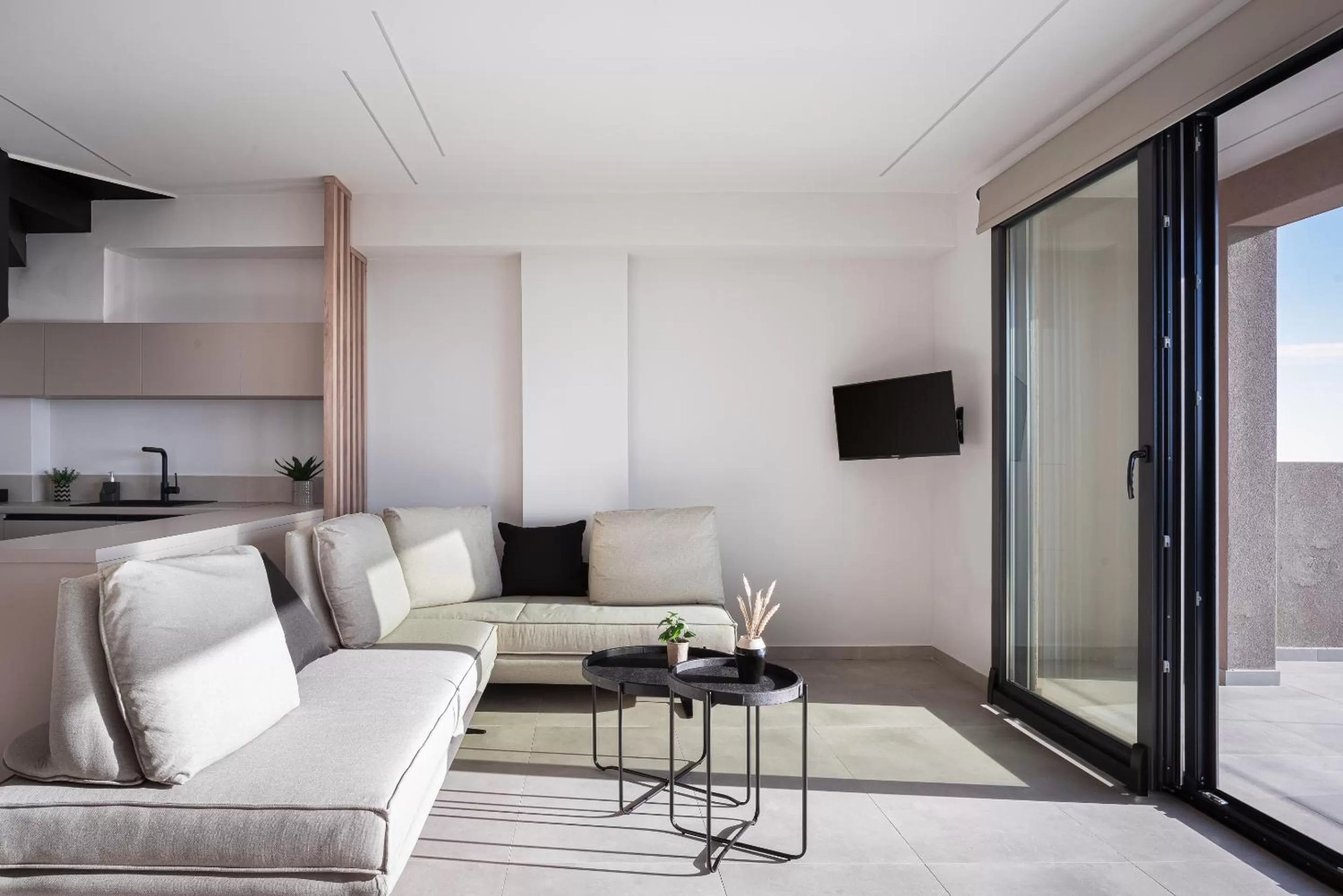 TV and multimedia in Saronida Hills