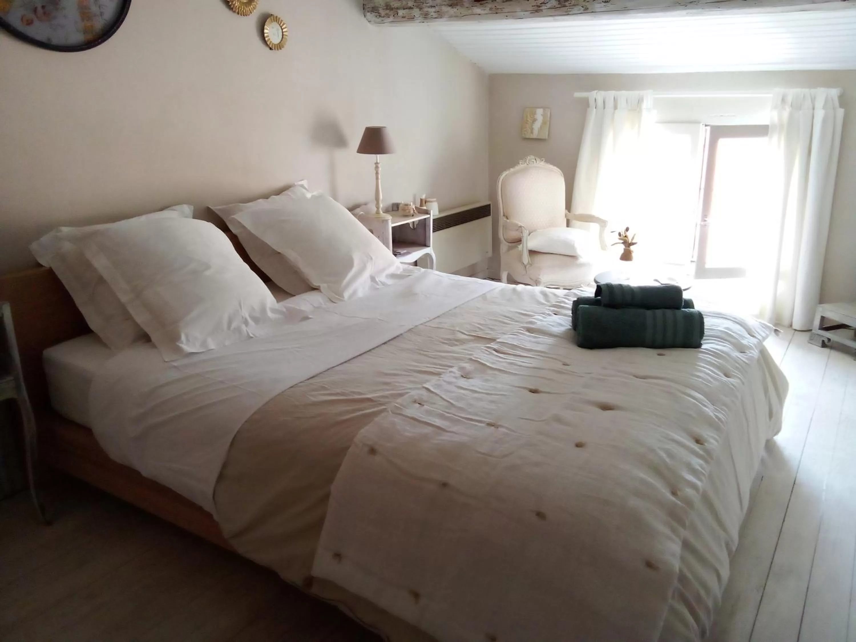 Bed in La maison perchee