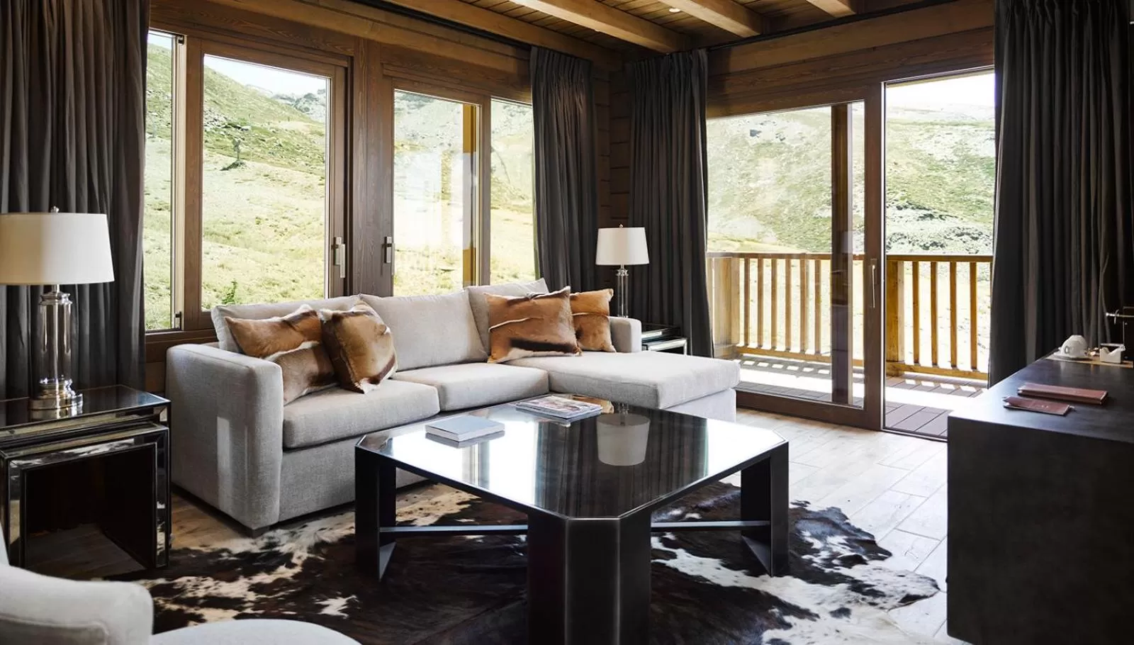 Living room in El Lodge, Ski & Spa