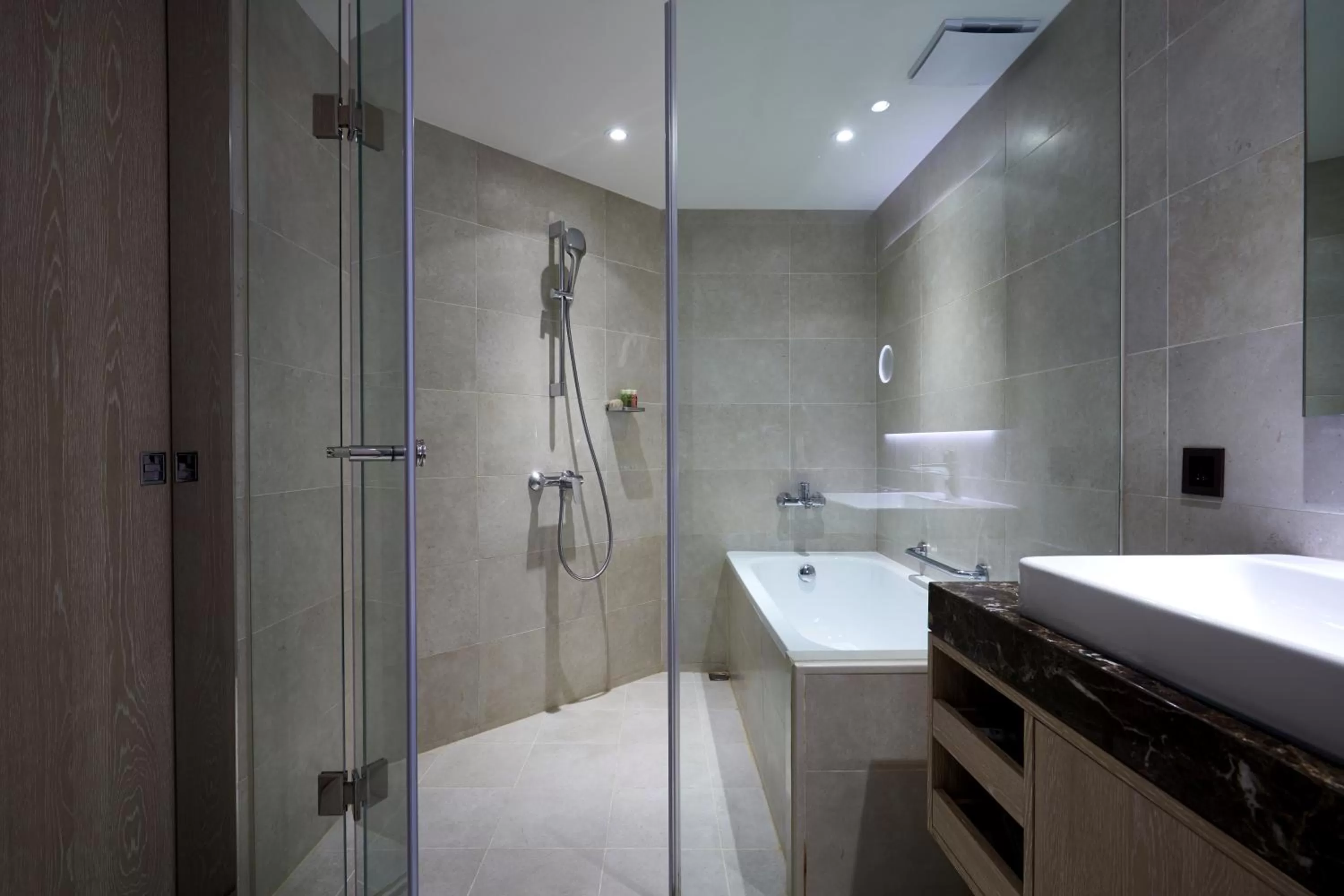 Shower in K Hotel Taipei Chang-An