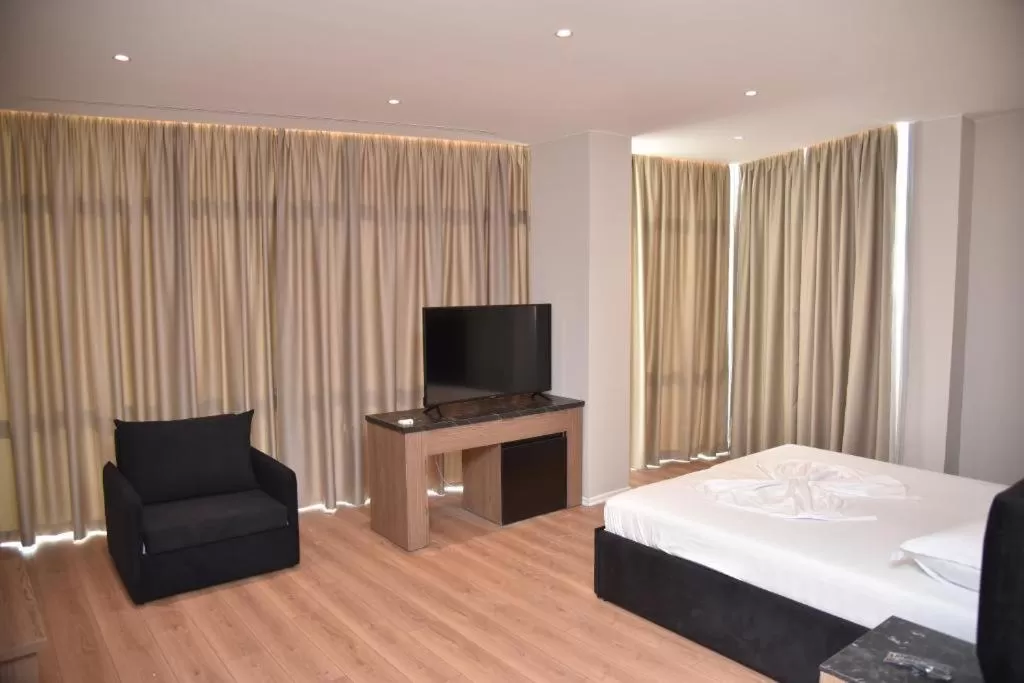 Bedroom, Bed in Hotel Continental