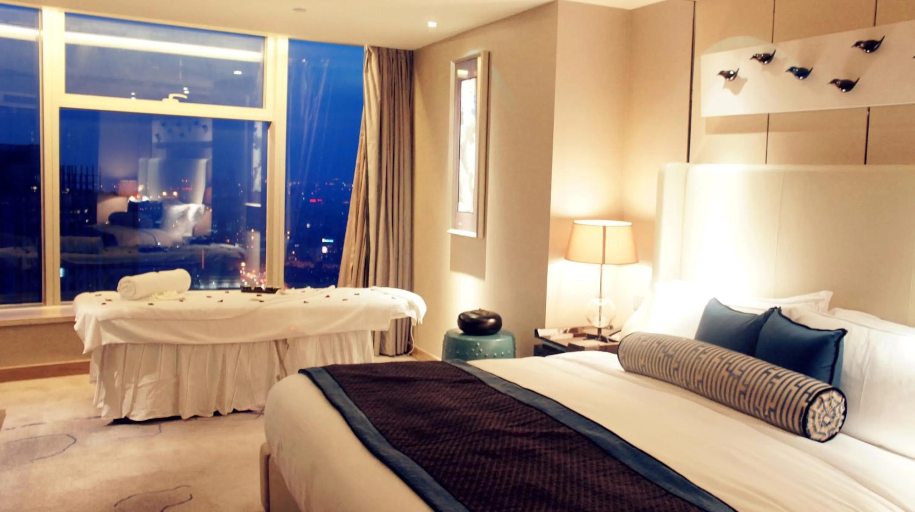 Bedroom, Bed in Tangla Hotel Tianjin