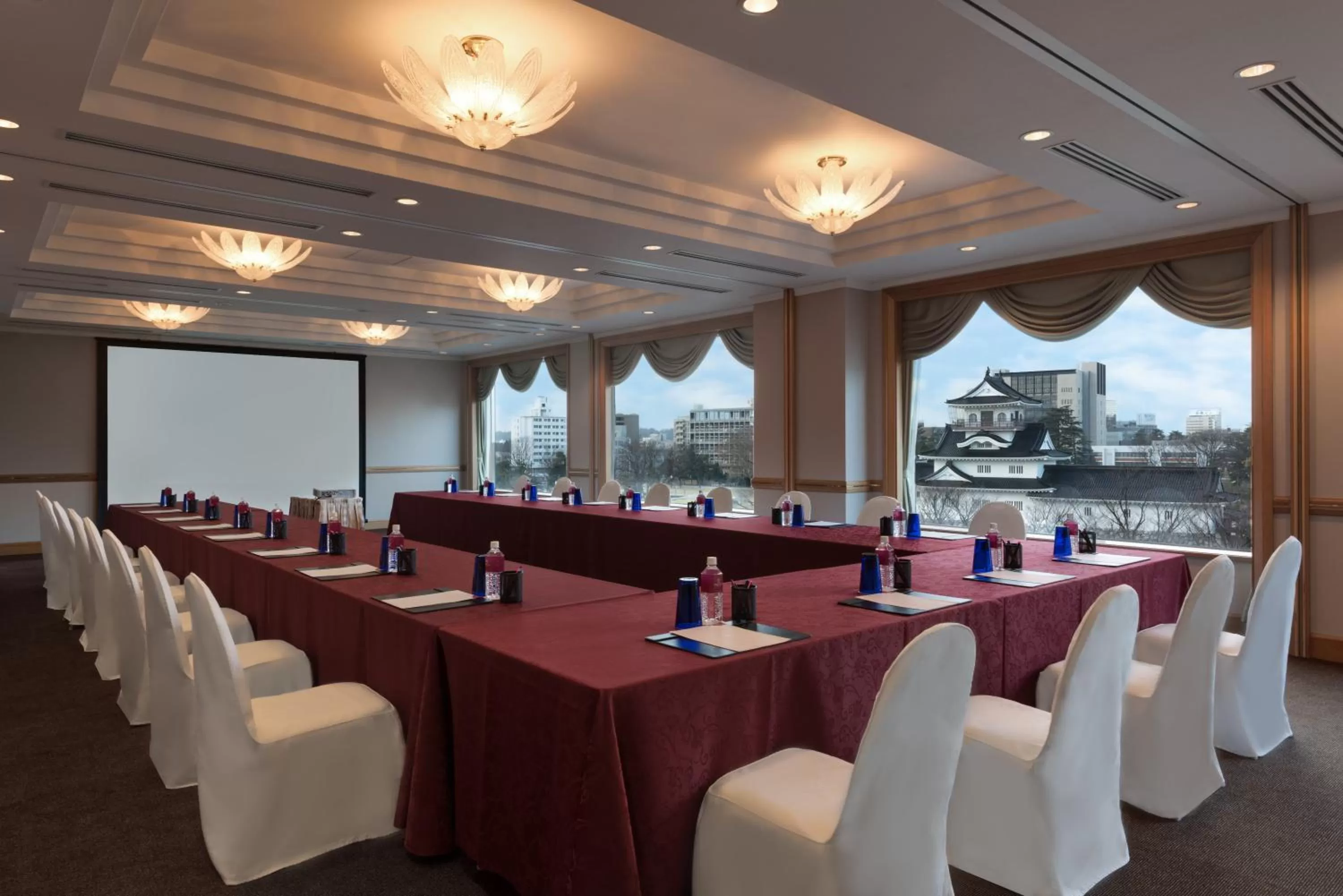 Meeting/conference room in ANA Crowne Plaza Toyama by IHG