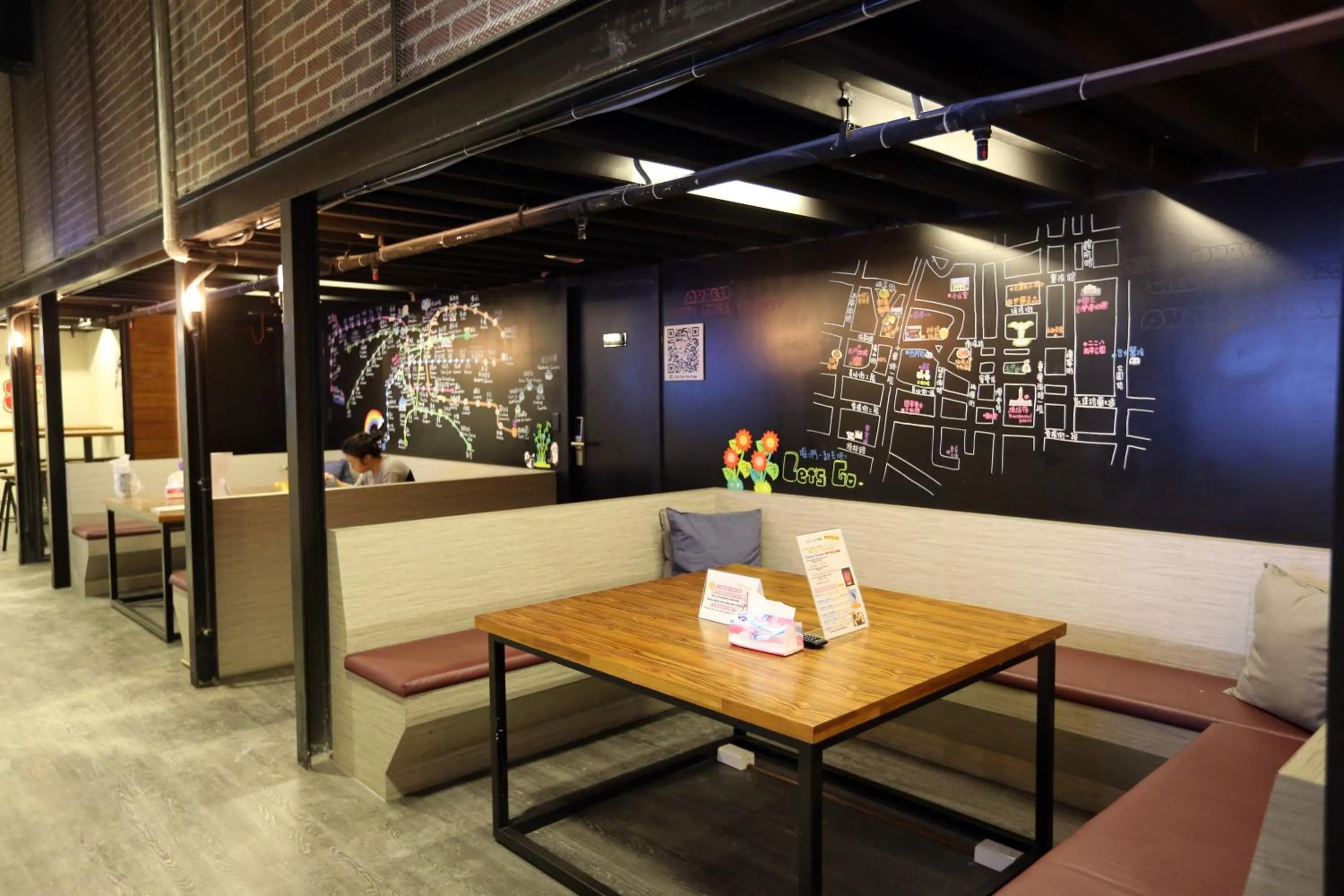 Communal lounge/ TV room in Angels Hostel Taipei Ximen