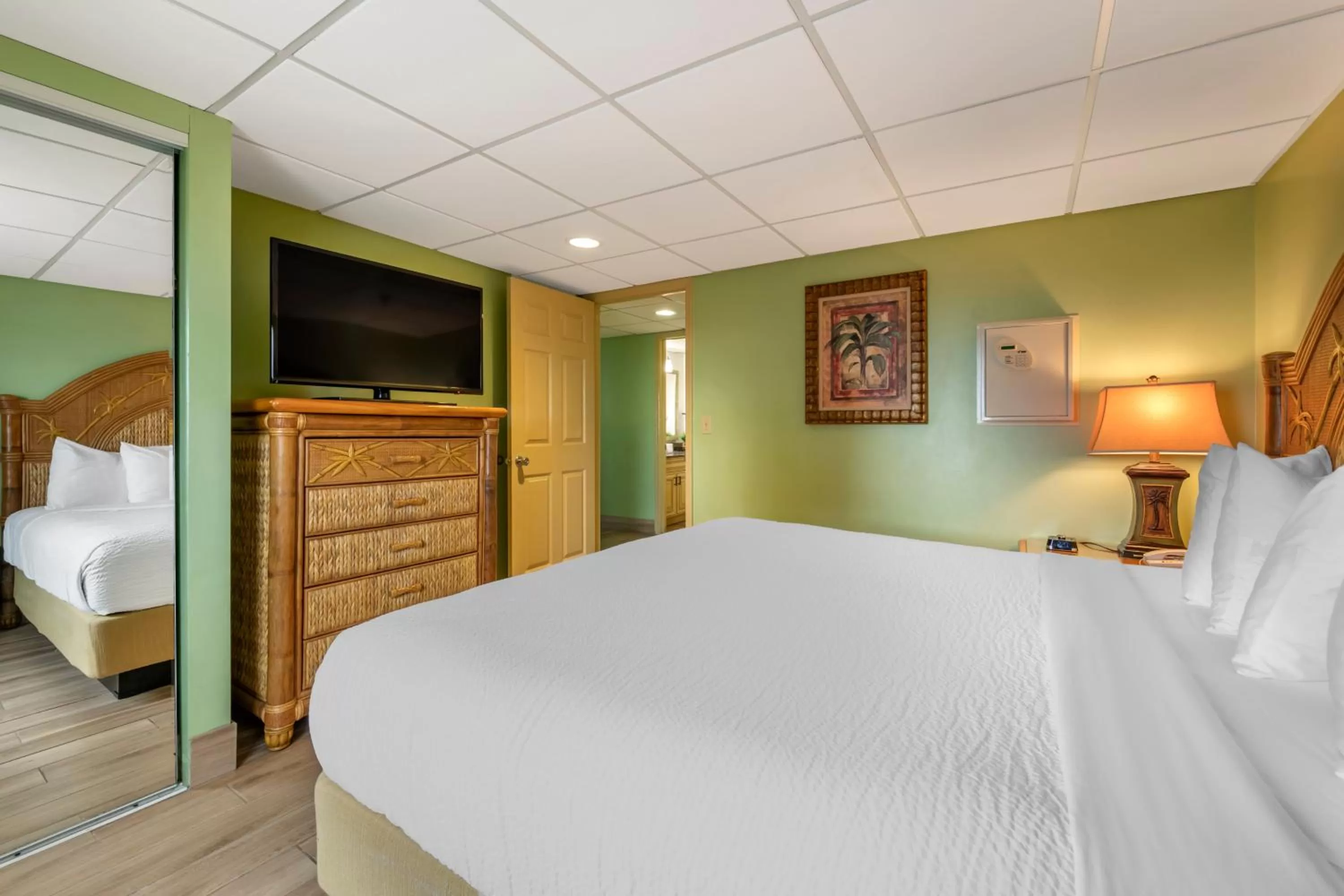 Photo of the whole room, Bed in Tropical Winds Resort Hotel