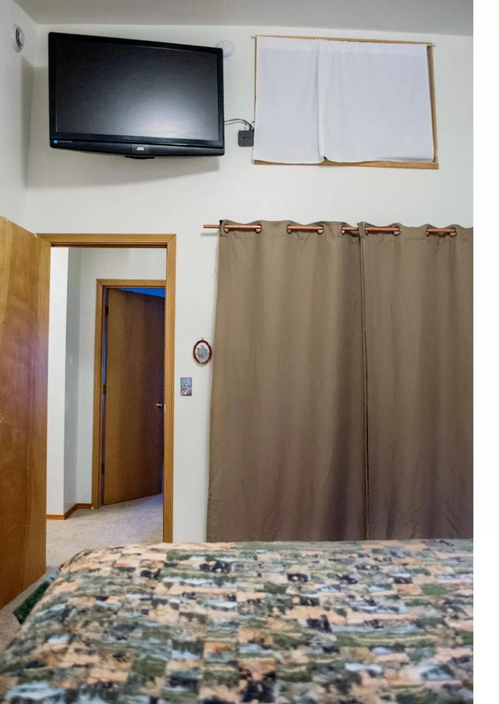 Bed in Pioneer Inn Downtown