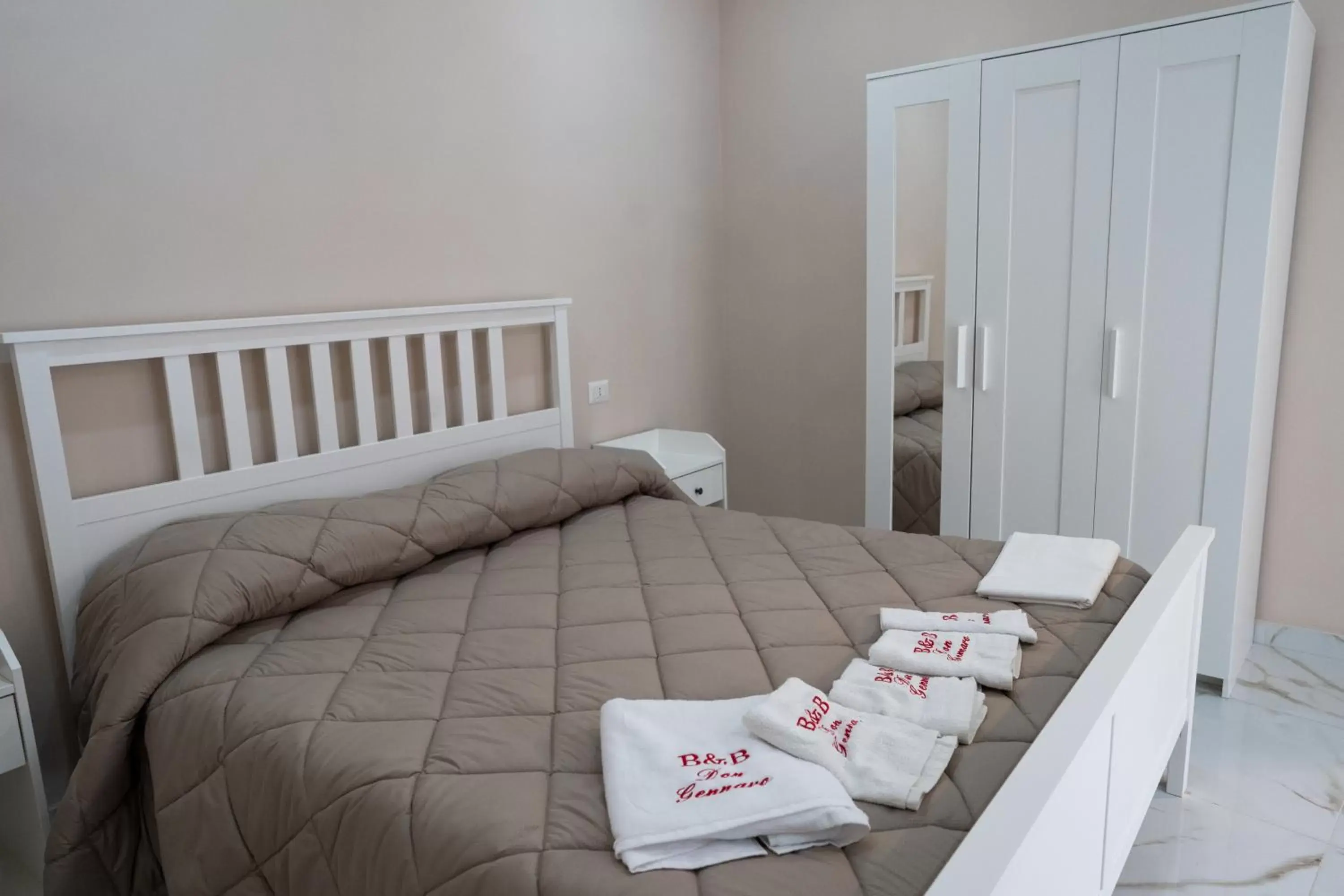 Bed in BeB Don Gennaro Bed in BeB Don Gennaro