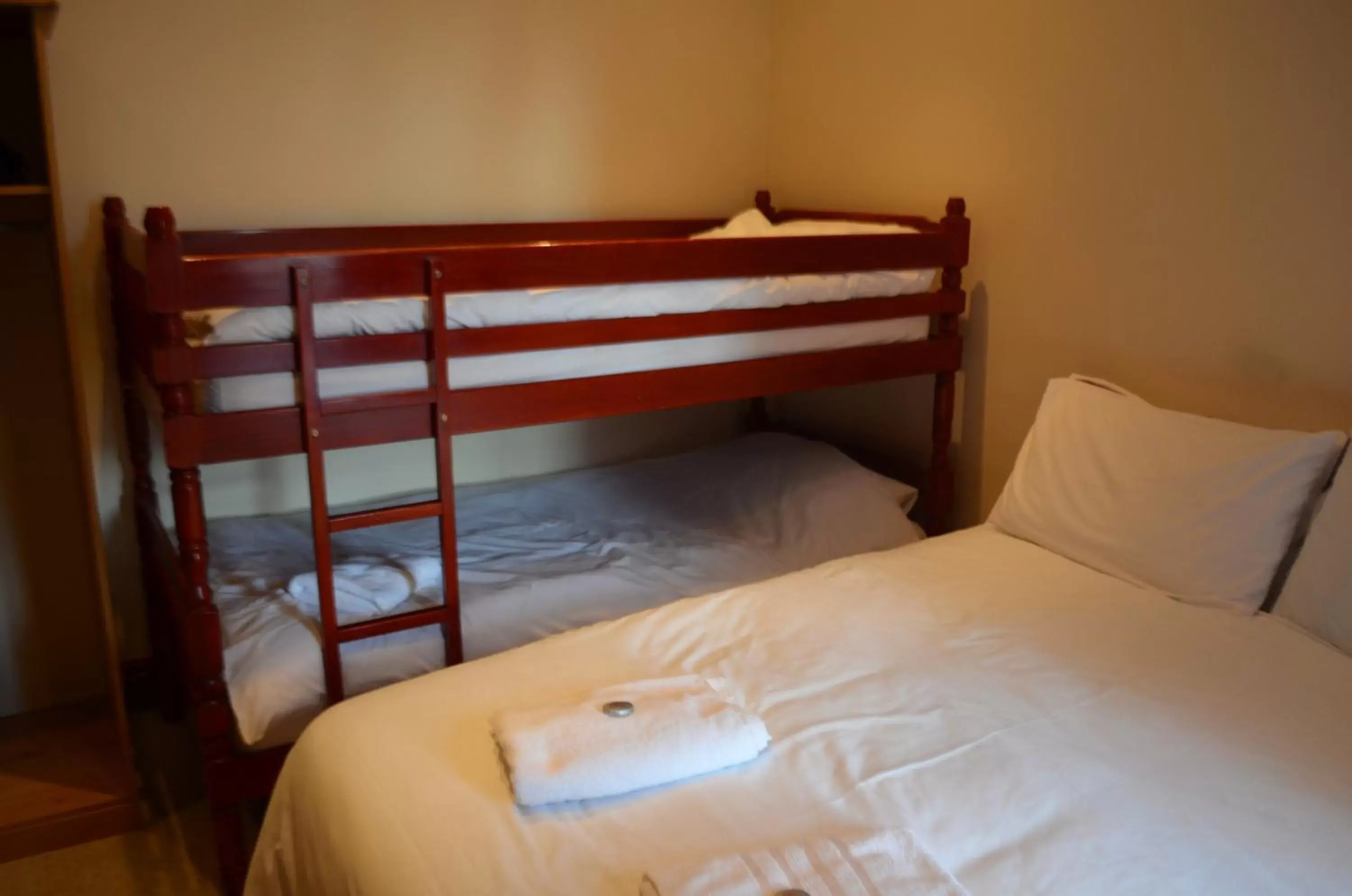 Family Room with Private Bathroom in Lyndhurst Hotel Family Room with Private Bathroom in Lyndhurst Hotel