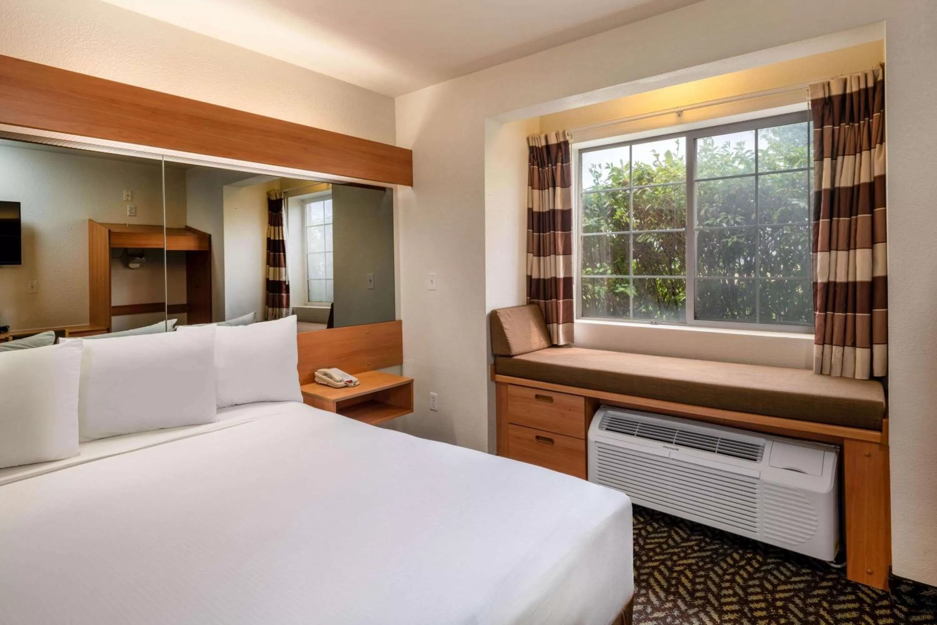 Photo of the whole room, Bed in Microtel Inn & Suites by Wyndham Salt Lake City Airport