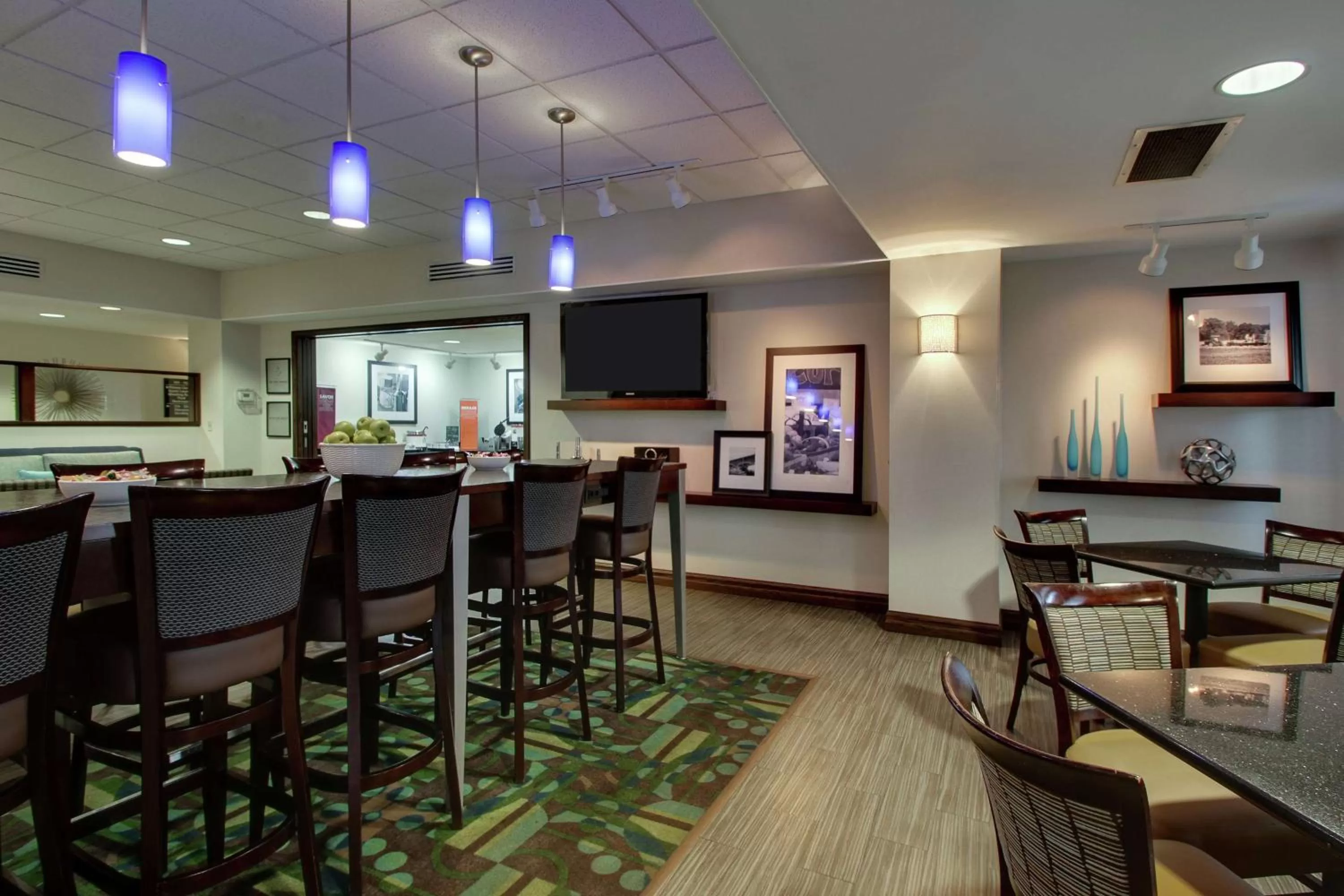Dining area in Hampton Inn DuBois