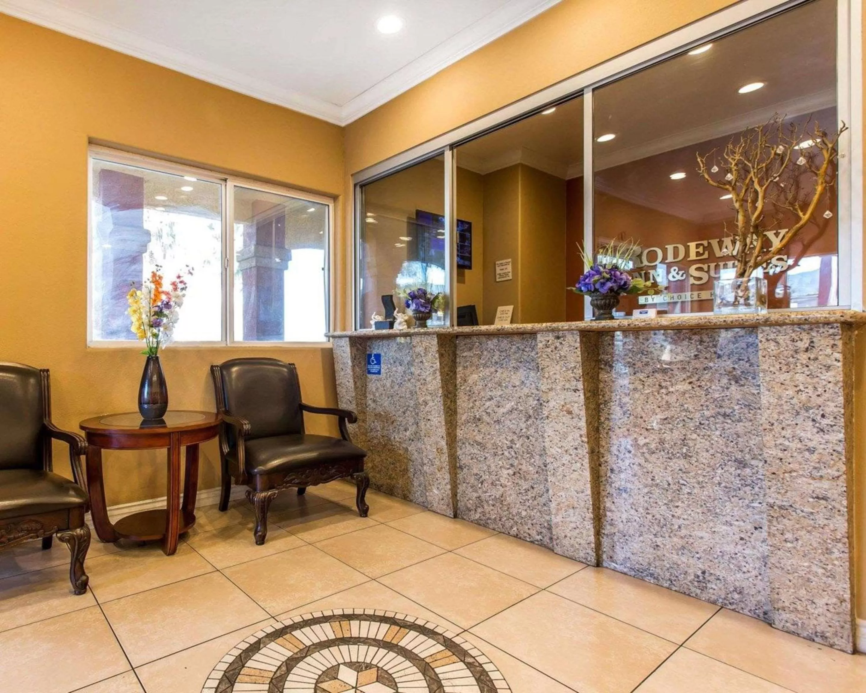 Lobby or reception in Rodeway Inn & Suites Corona