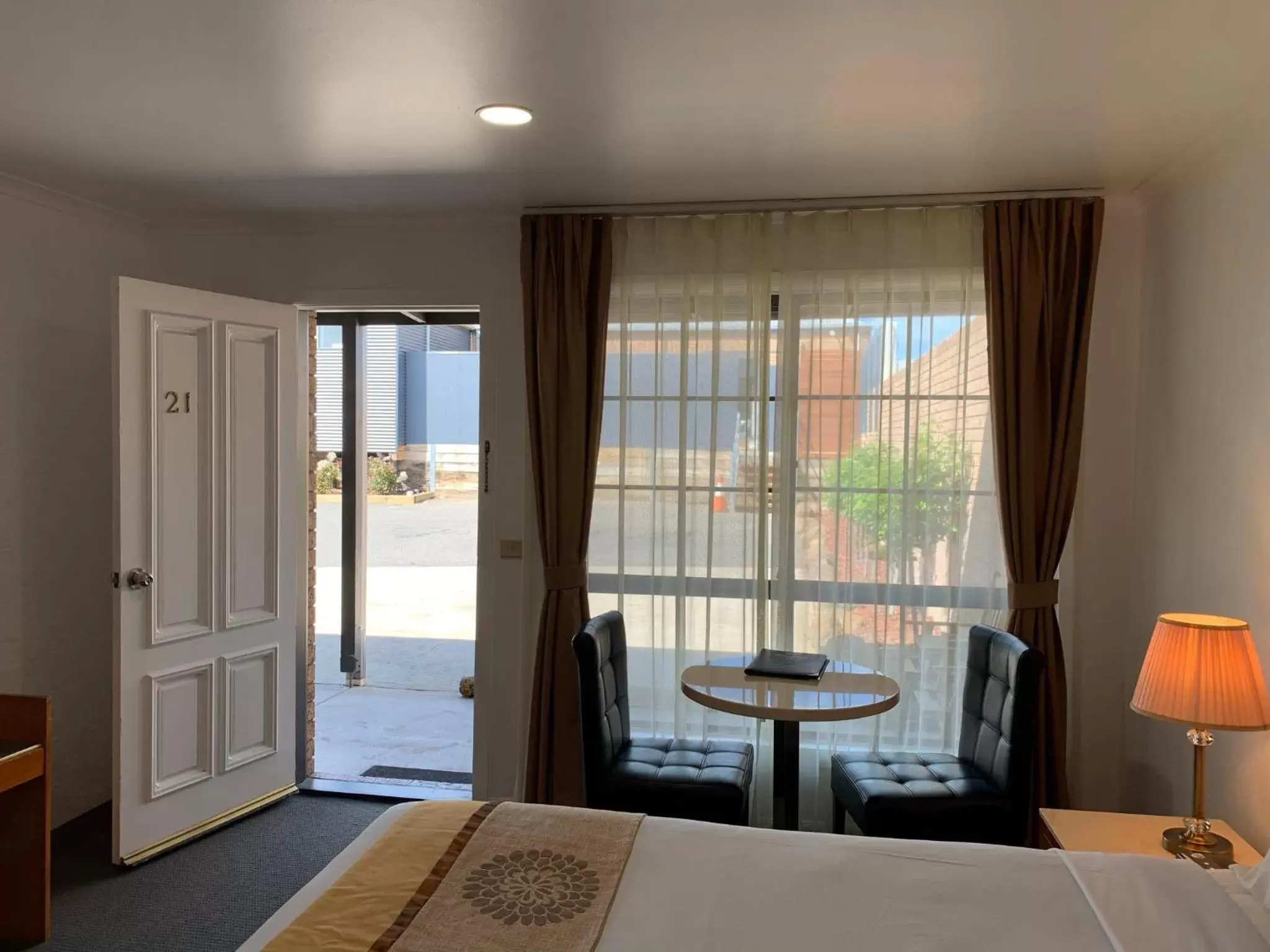 Standard Double Room in Swaggers Motor Inn Standard Double Room in Swaggers Motor Inn