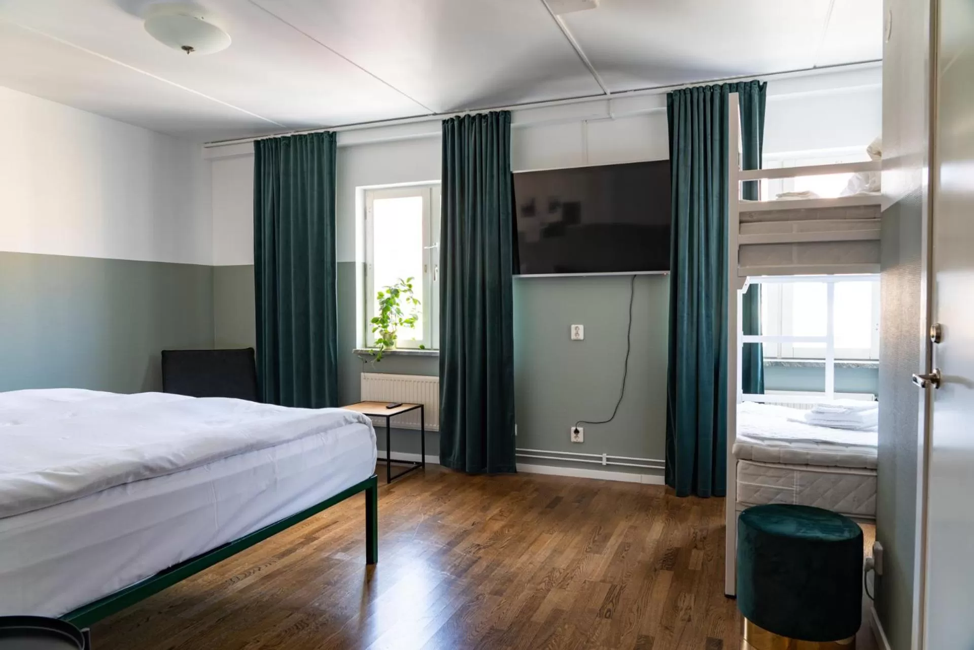 Photo of the whole room, Bed in Botanika Uppsala