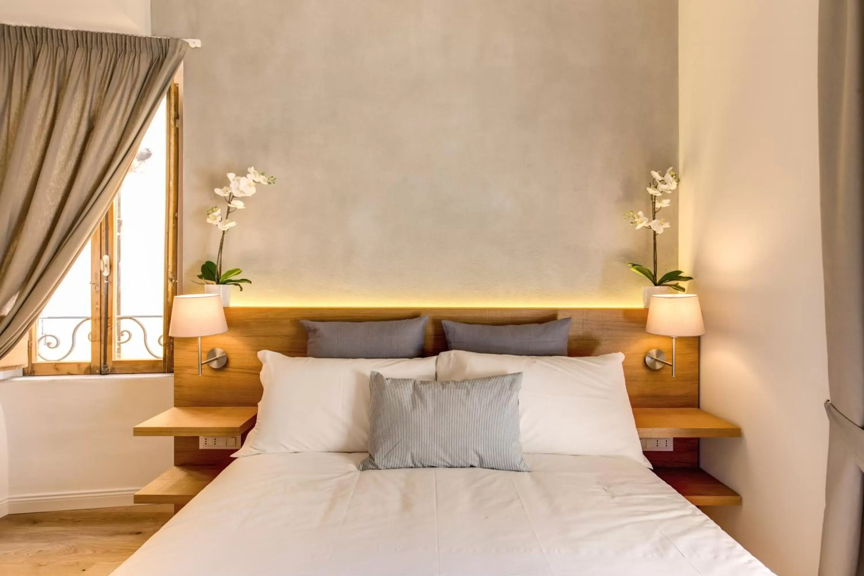 Deluxe Double Room in The Spanish Suite Campo de' Fiori Deluxe Double Room in The Spanish Suite Campo de' Fiori