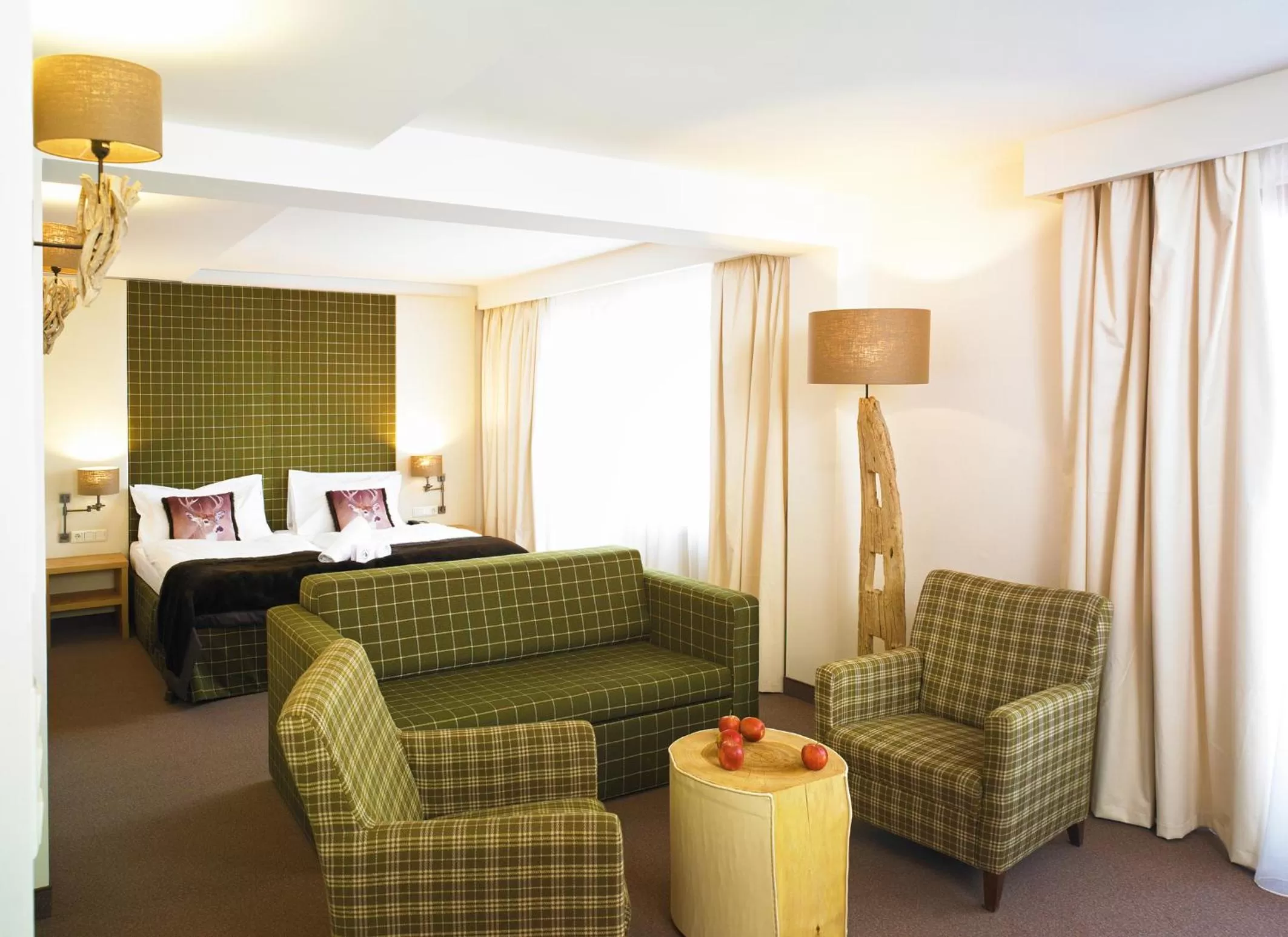 Photo of the whole room, Bed in Das Alpenhaus Kaprun