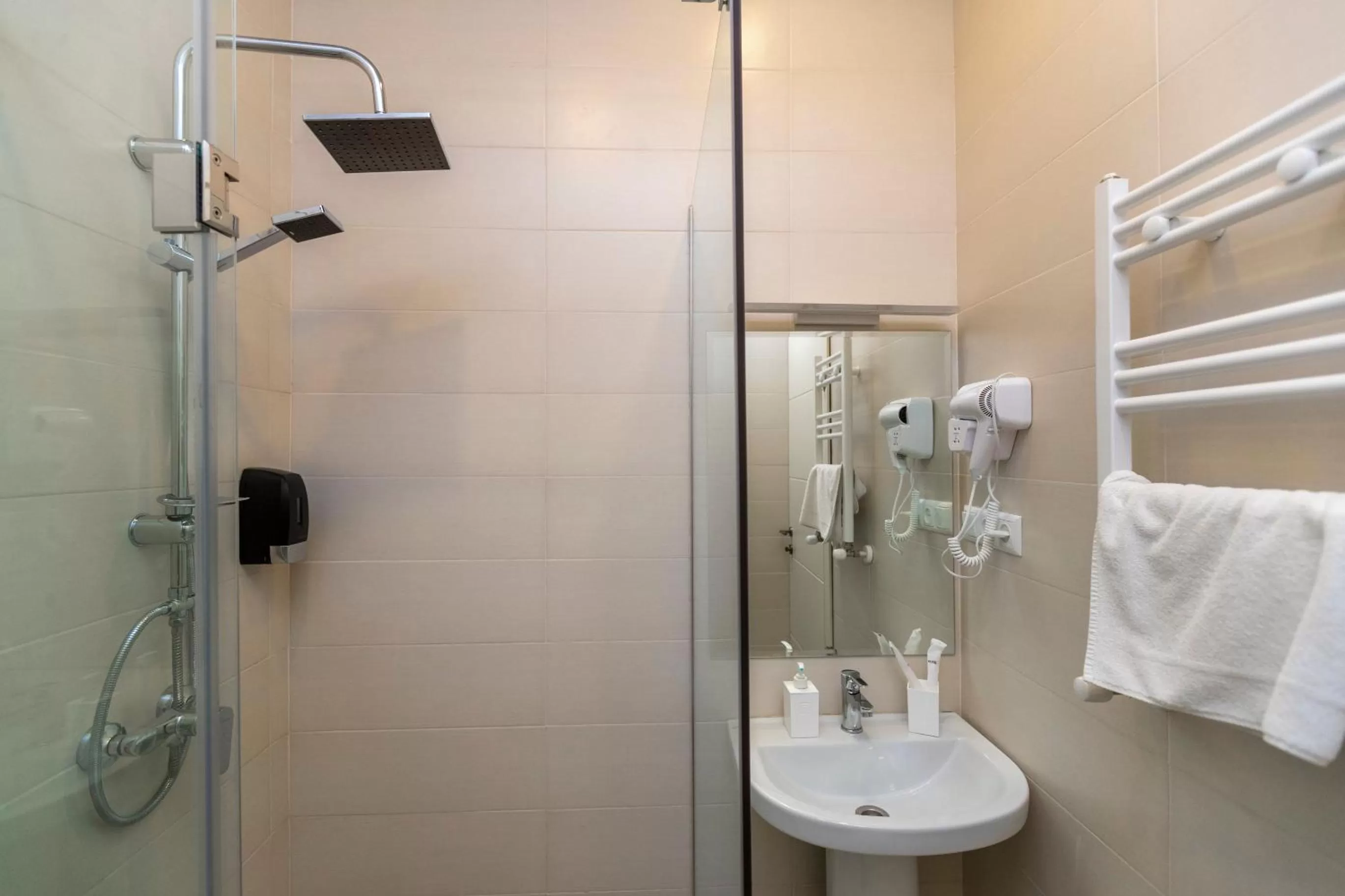 Shower, Bathroom in Hotello