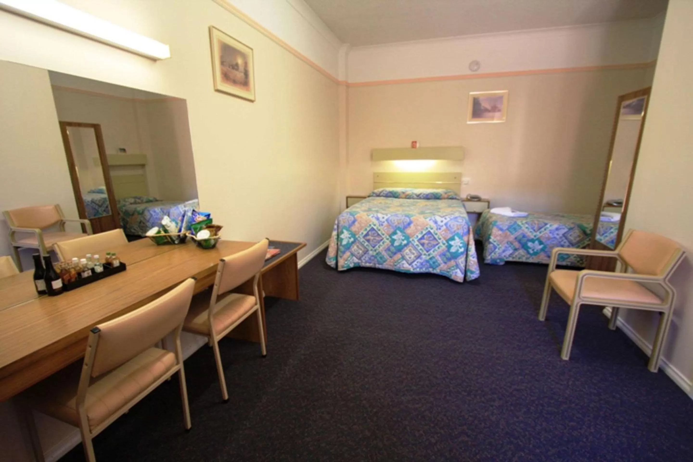 Bedroom, Bed in Comfort Inn Crystal Broken Hill
