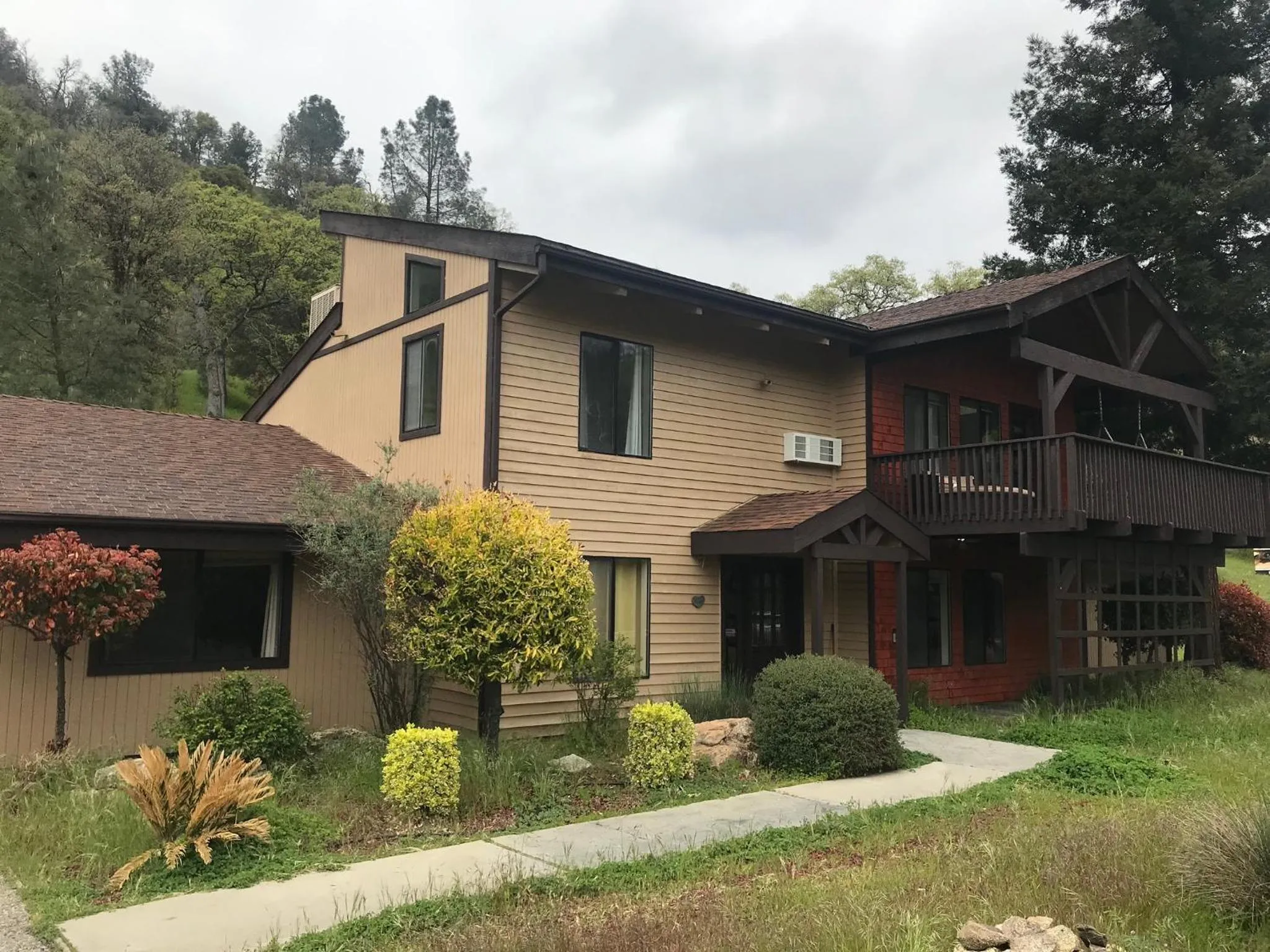 Mountain Trail Lodge and Vacation Rentals