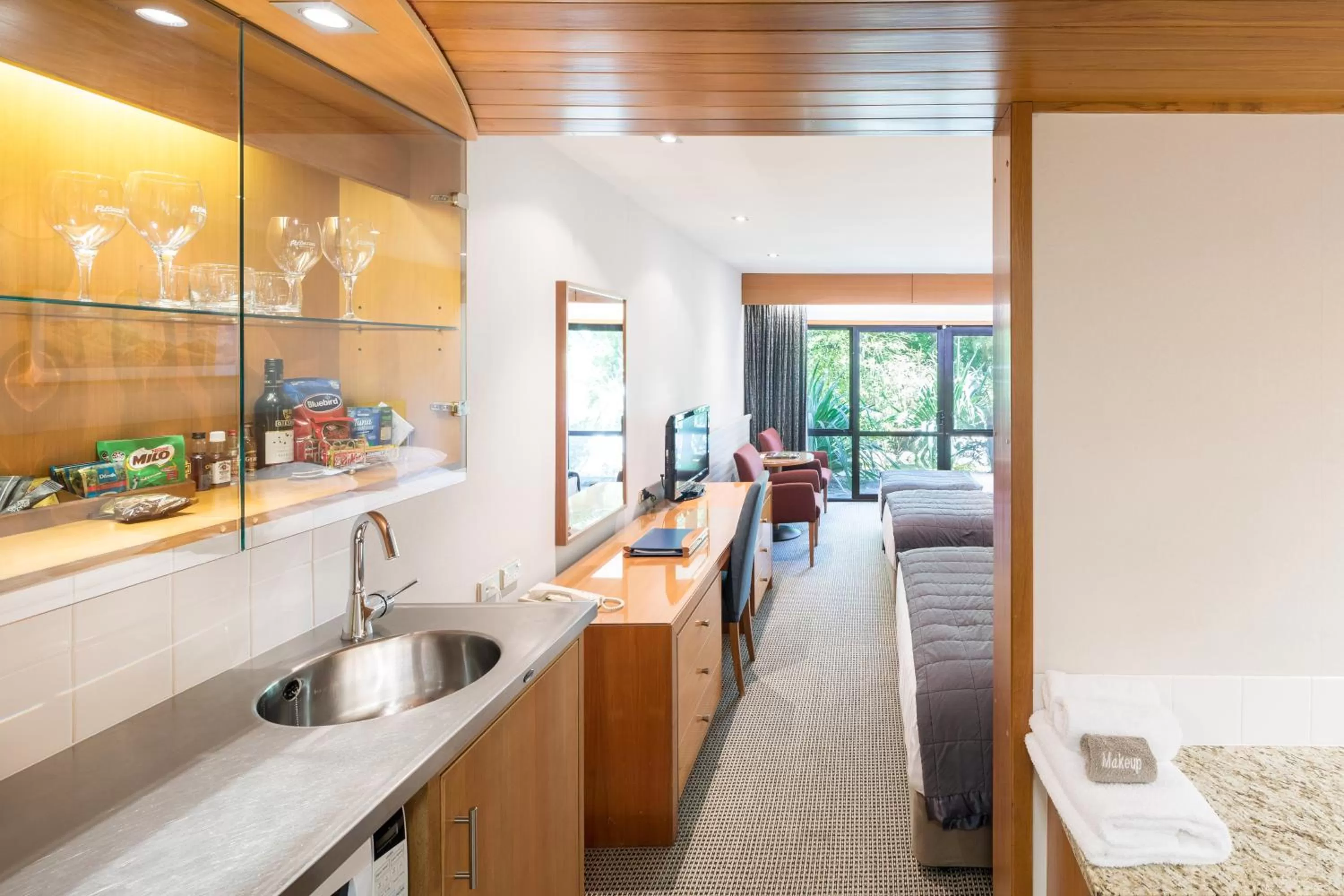 Kitchen or kitchenette in Commodore Airport Hotel Christchurch