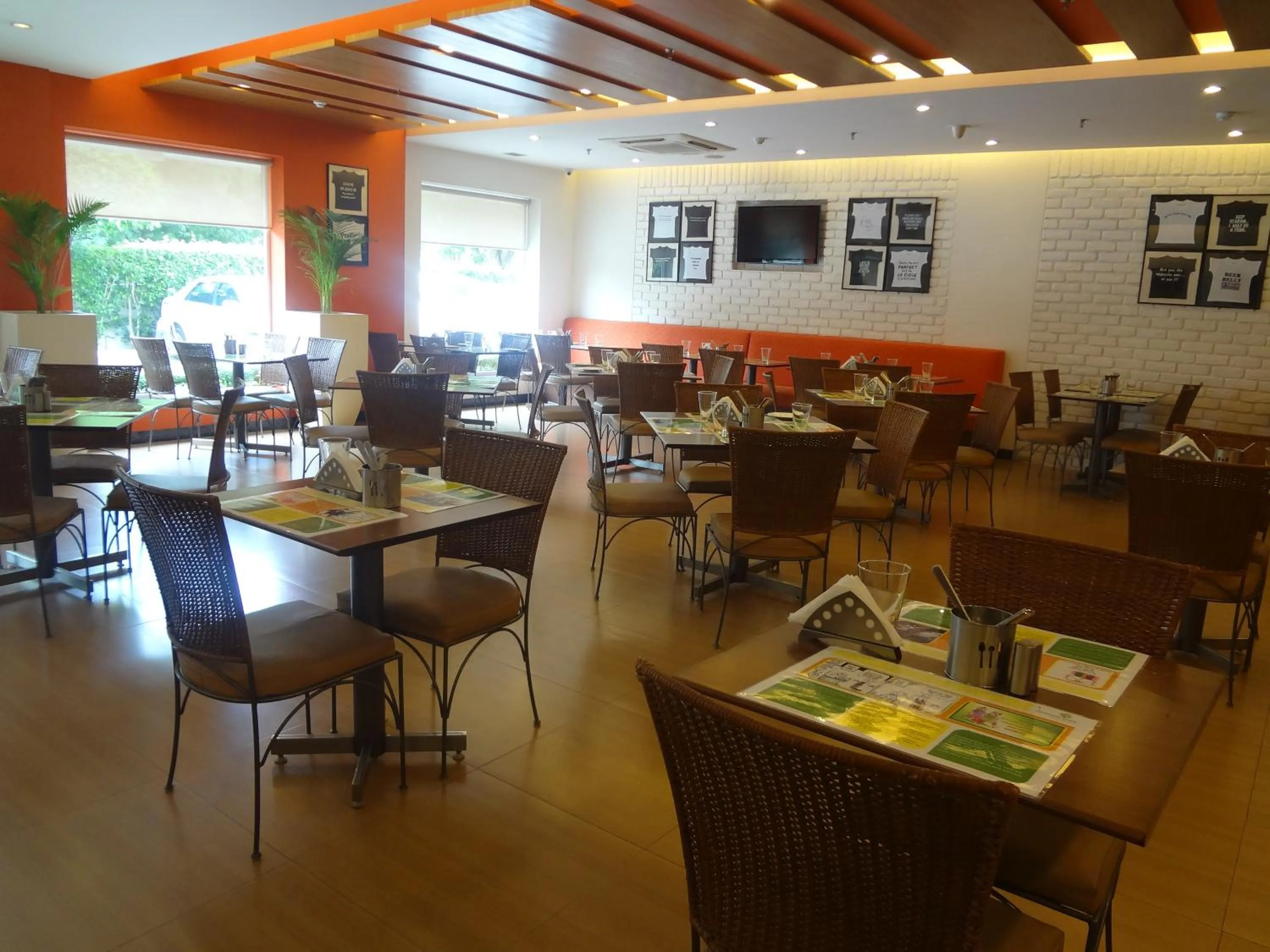 Restaurant/places to eat in Lemon Tree Hotel, Ahmedabad